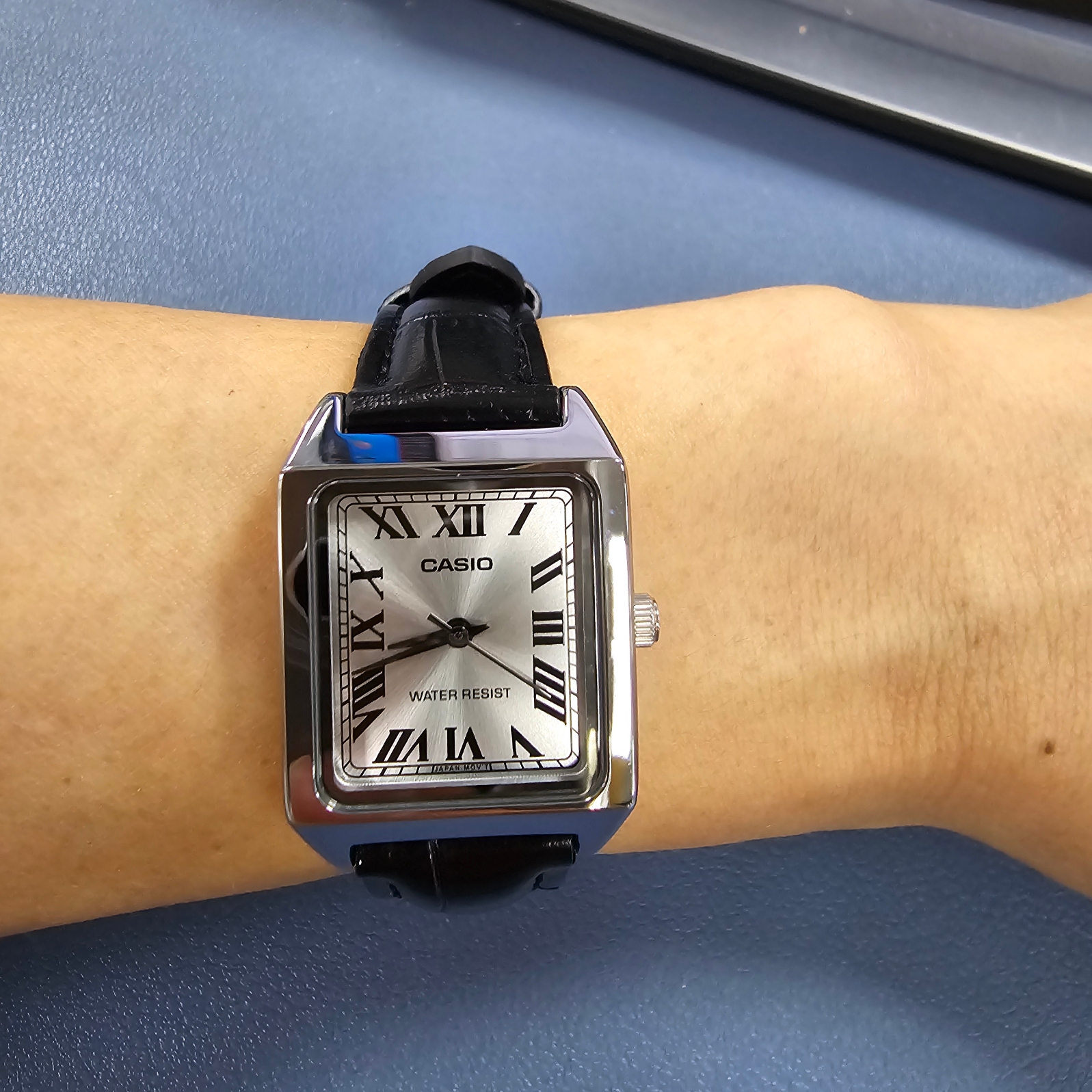 Casio LTP-V007L-7B1 착용 스타일