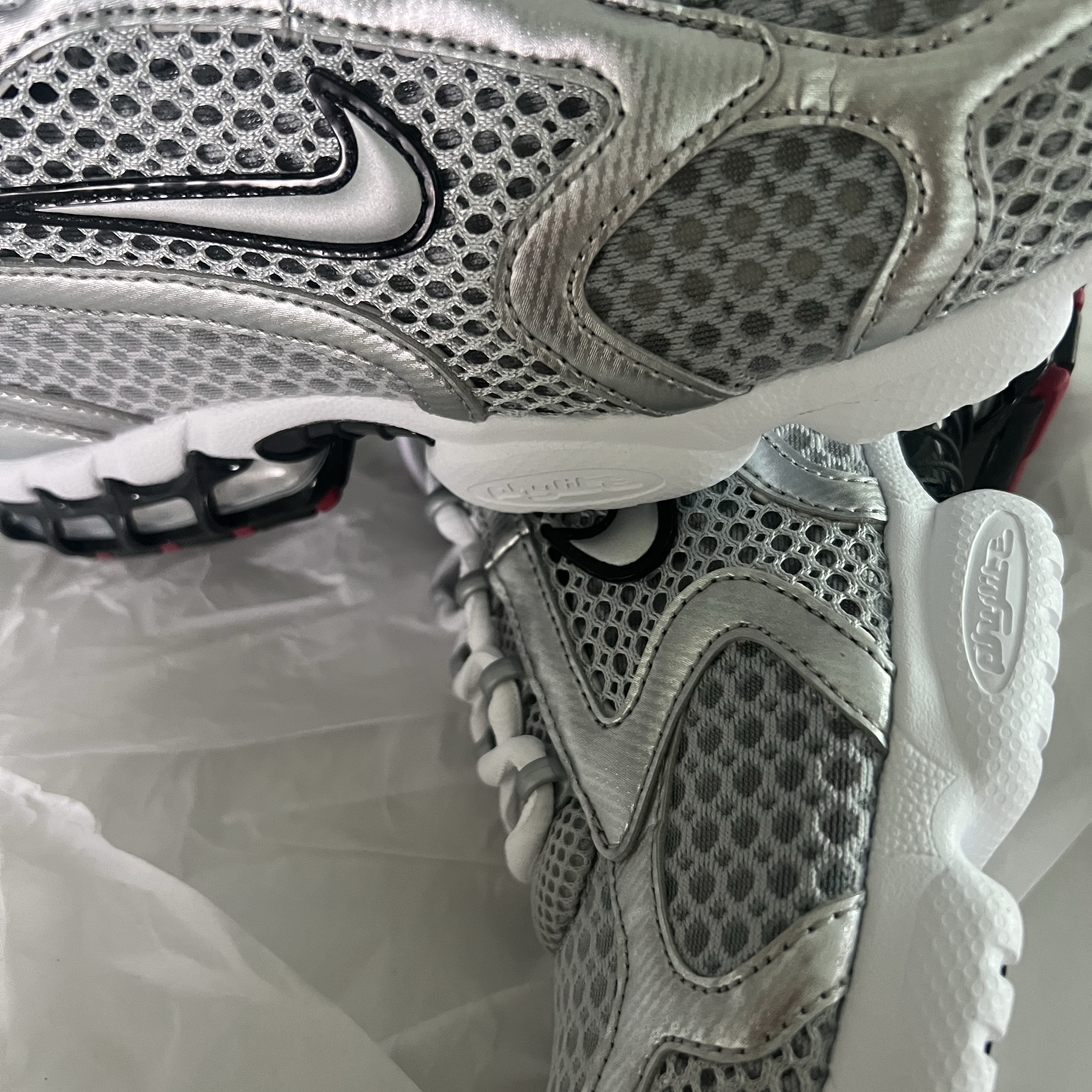 Nike Air Zoom Spiridon Cage 2 Metallic Silver 착용 스타일 - 1