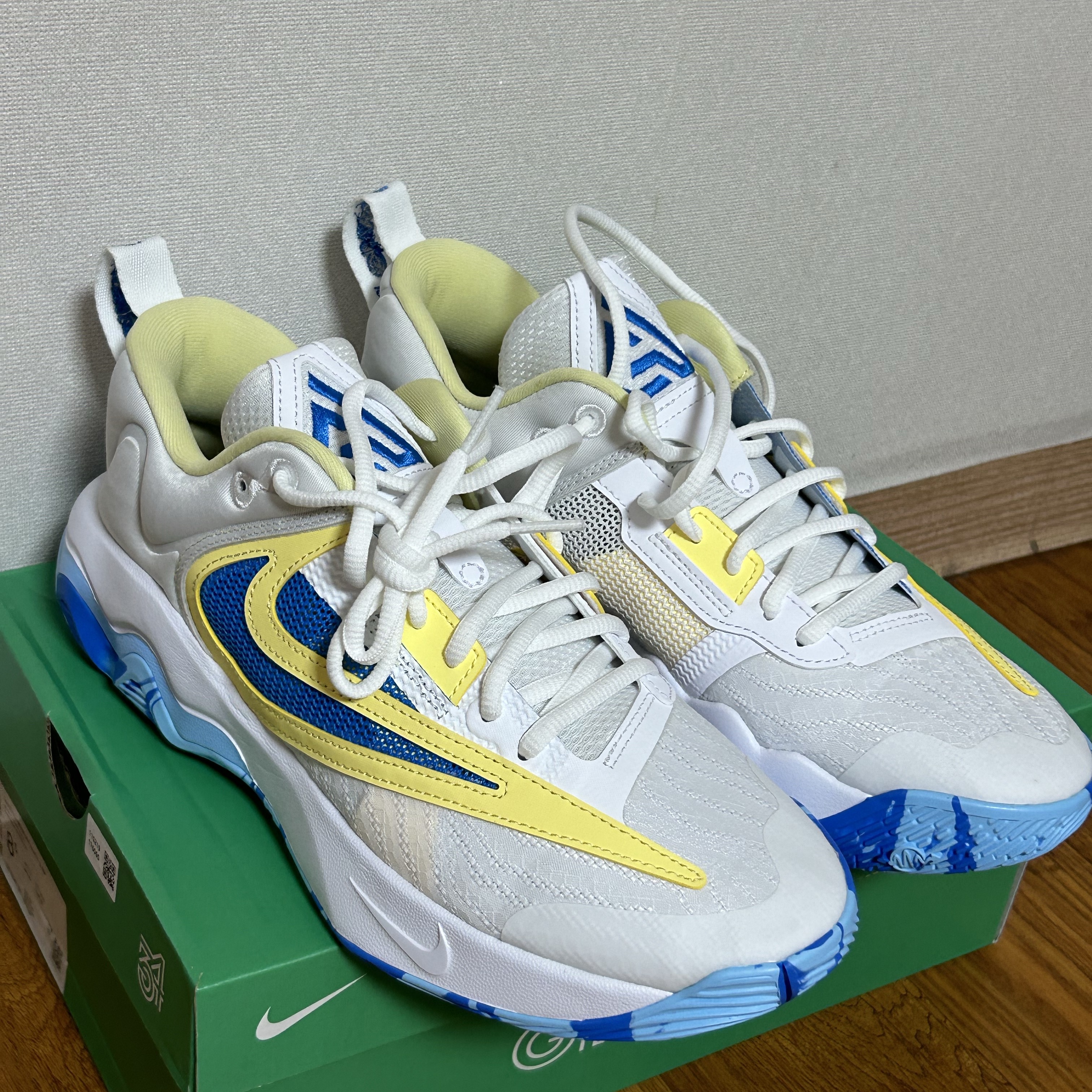 Nike Giannis Immortality 3 EP White Light Photo Blue 착용 스타일 - 2