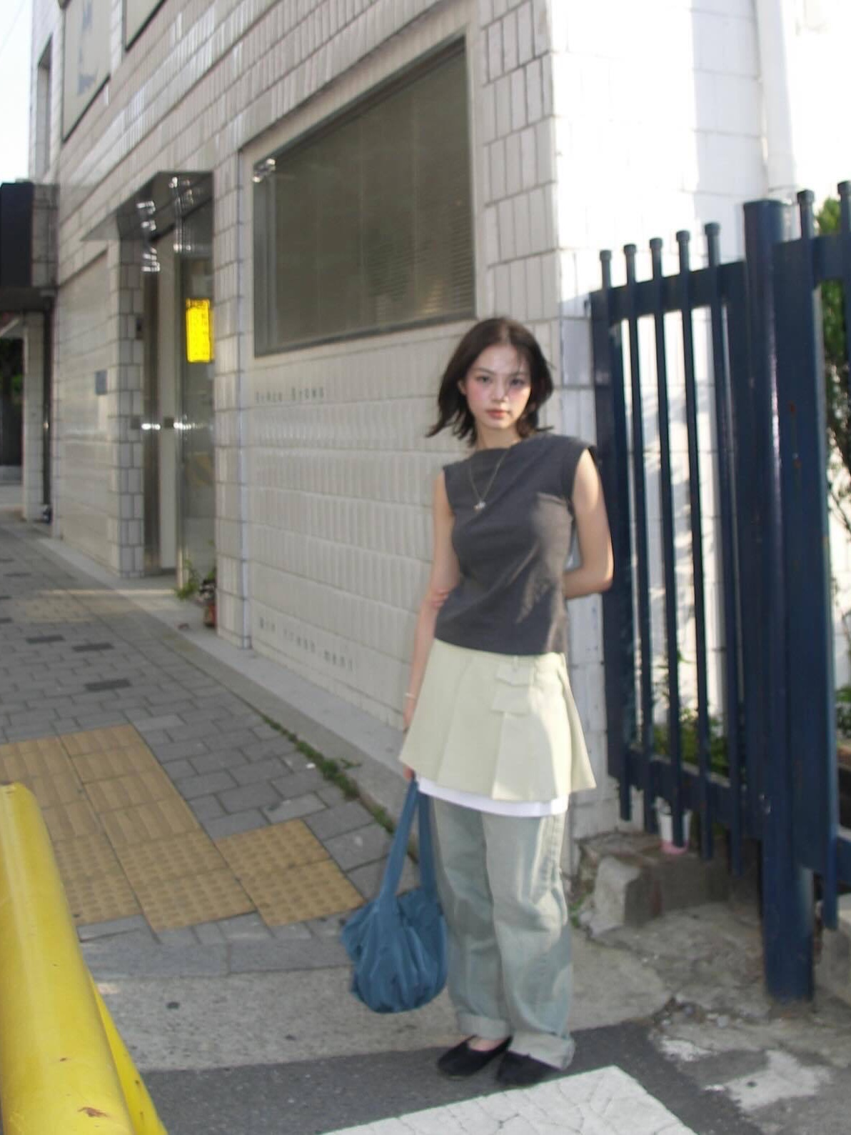 ACOC Blooming Hobo Bag Deeb Blue 착용 스타일 - 3