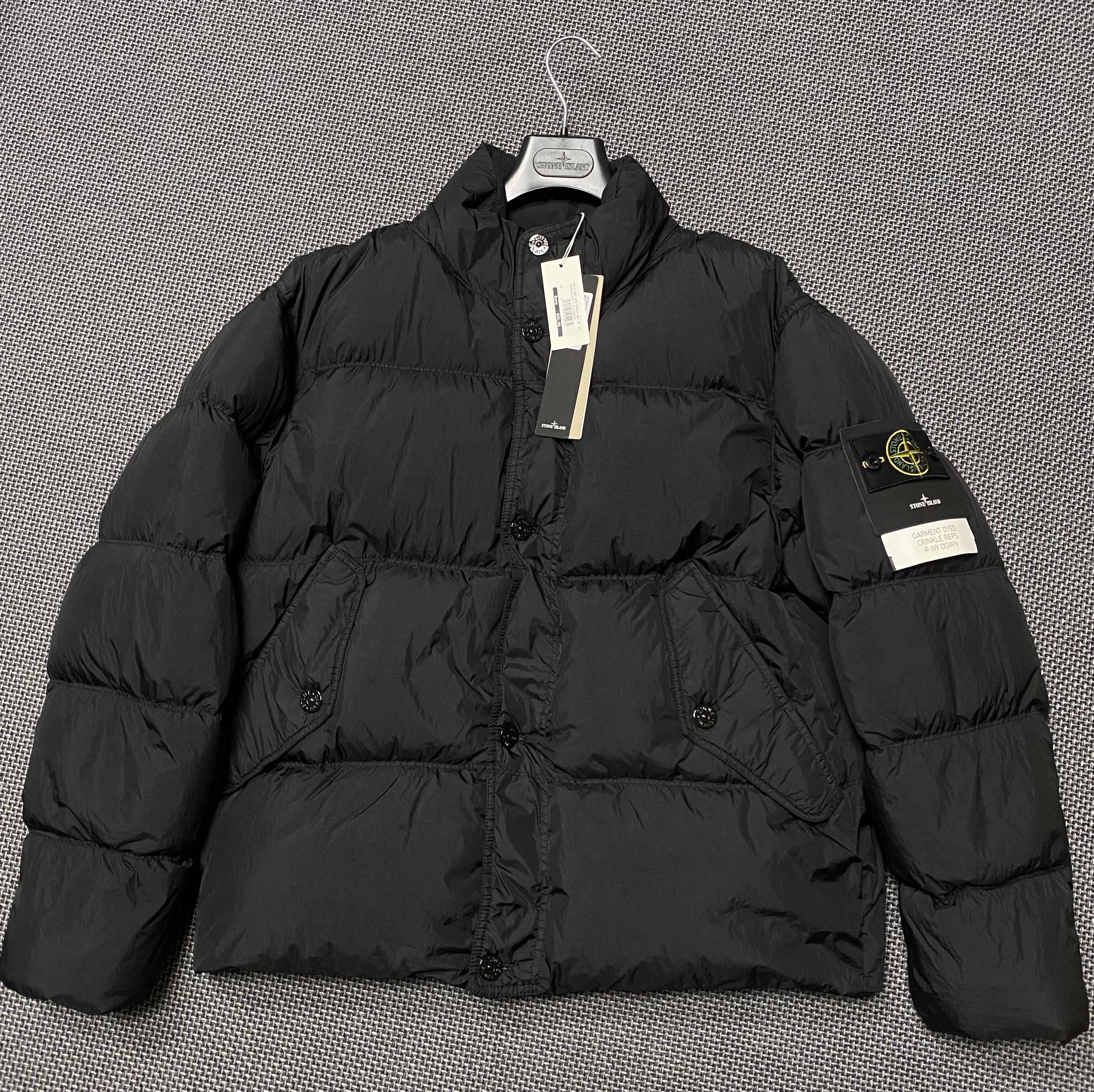 Stone Island 40123 Garment Dyed Crinkle Reps R-NY Down Jacket Black - 24FW 착용 스타일