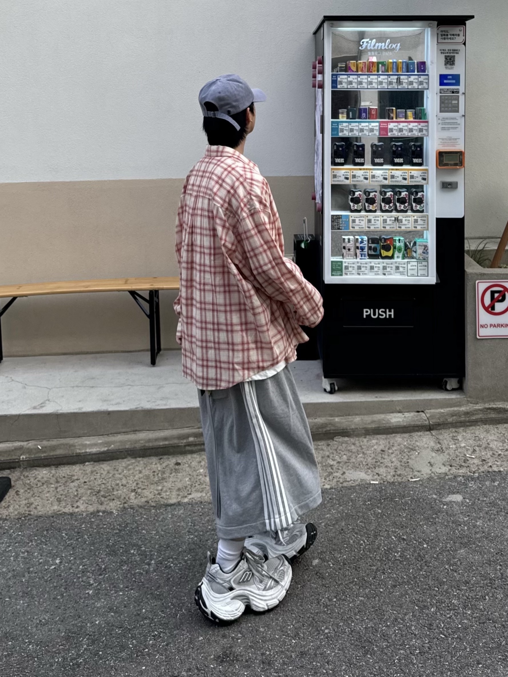 MJD Oversized Check Shirt Pink, Balenciaga 10XL Sneakers White Grey Silver Black 착용 스타일 - 5