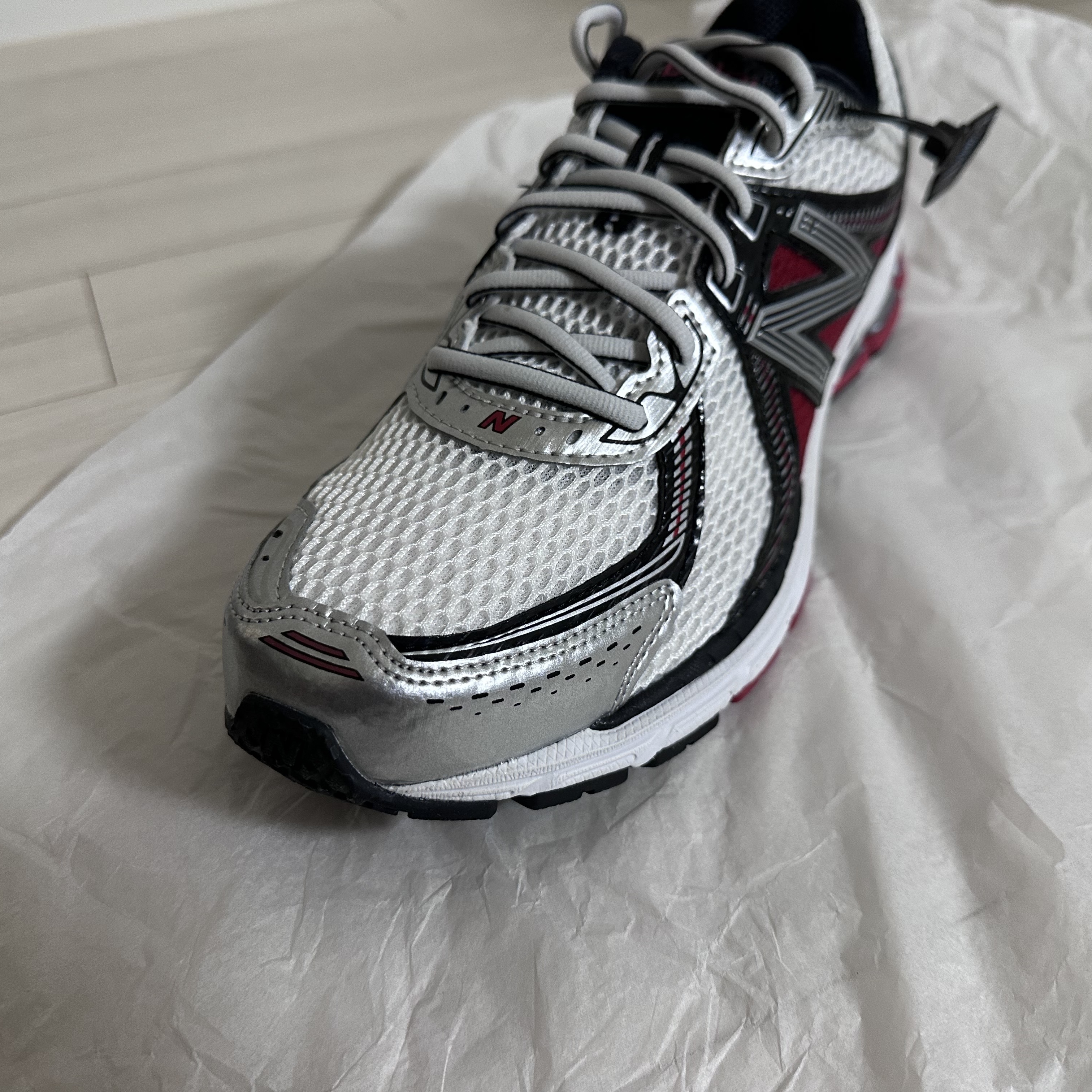 New Balance 860v2 White Red 착용 스타일 - 5