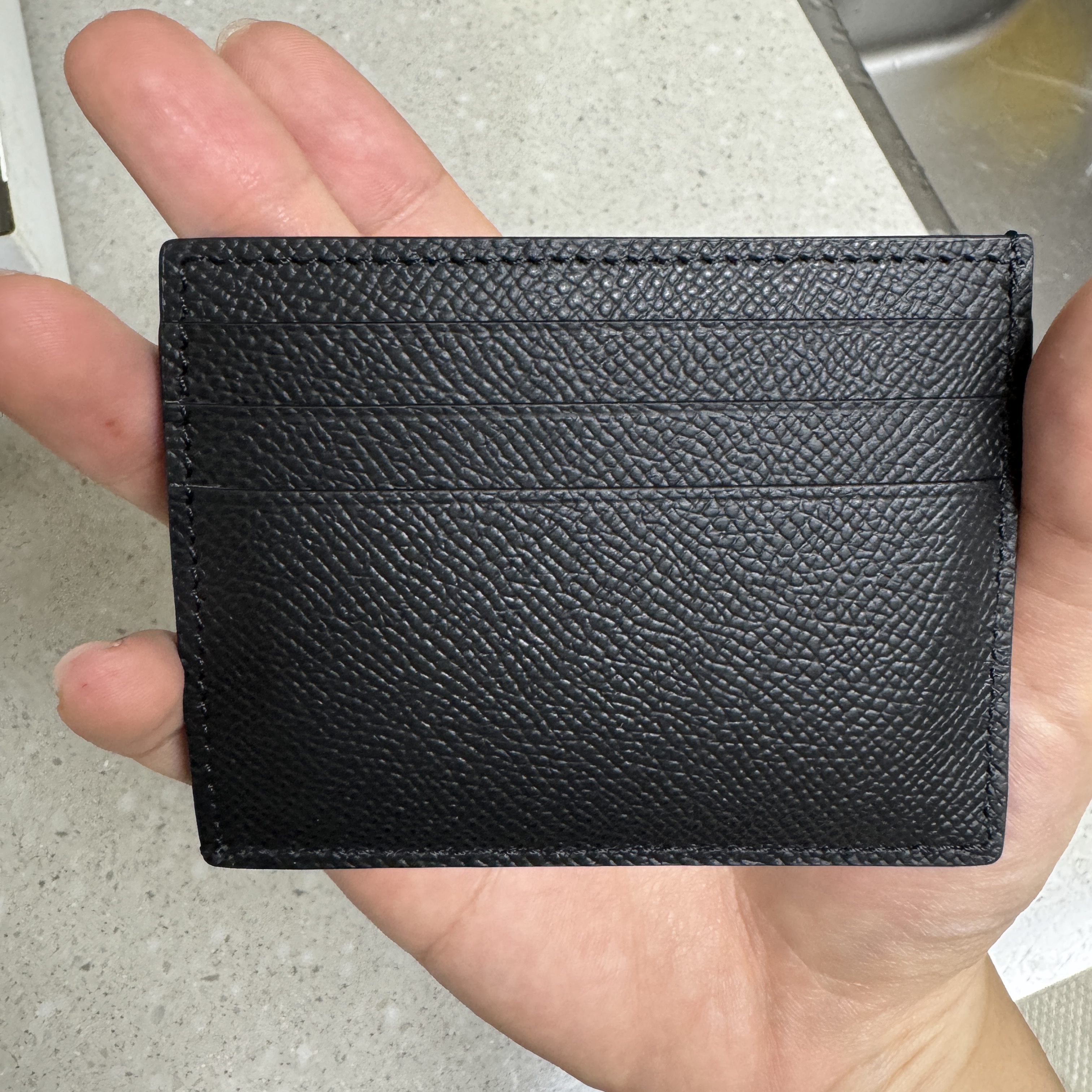 Tom Ford Small Grain Leather Card Holder Black 착용 스타일 - 3