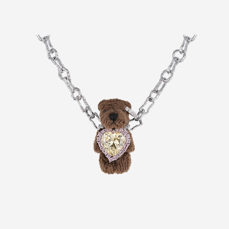 Yvmin Tilted Heart Zircon Furry Bear Chain Necklace Brown Pink - 24FW 착용 스타일 - 2