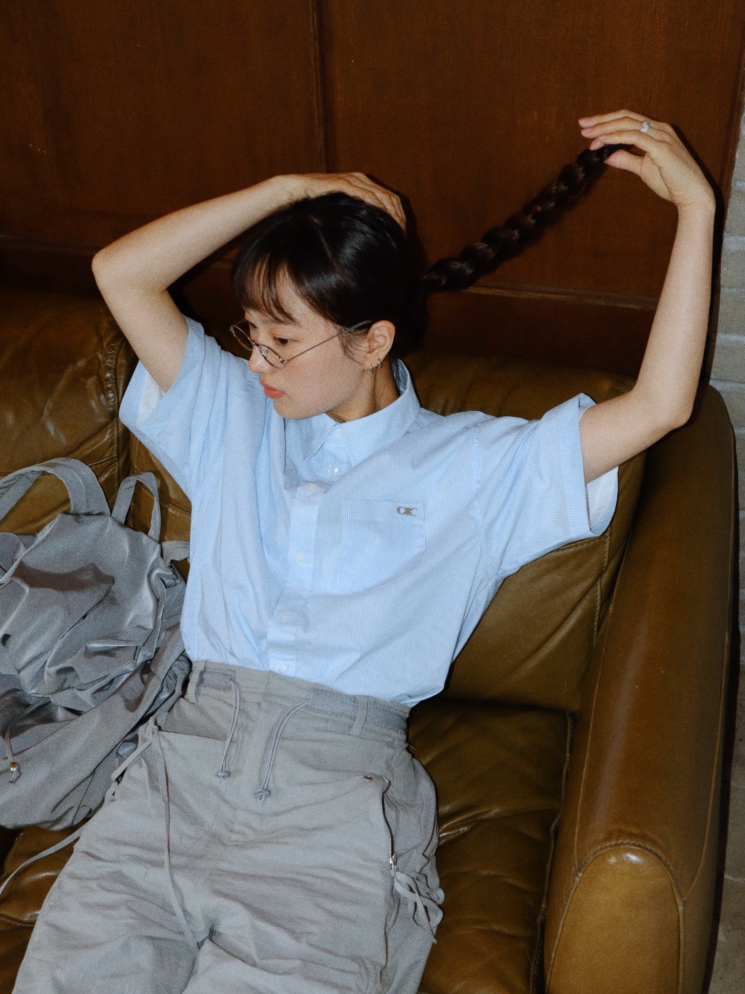 ACOC Blooming Backpack Gray 착용 스타일 - 2