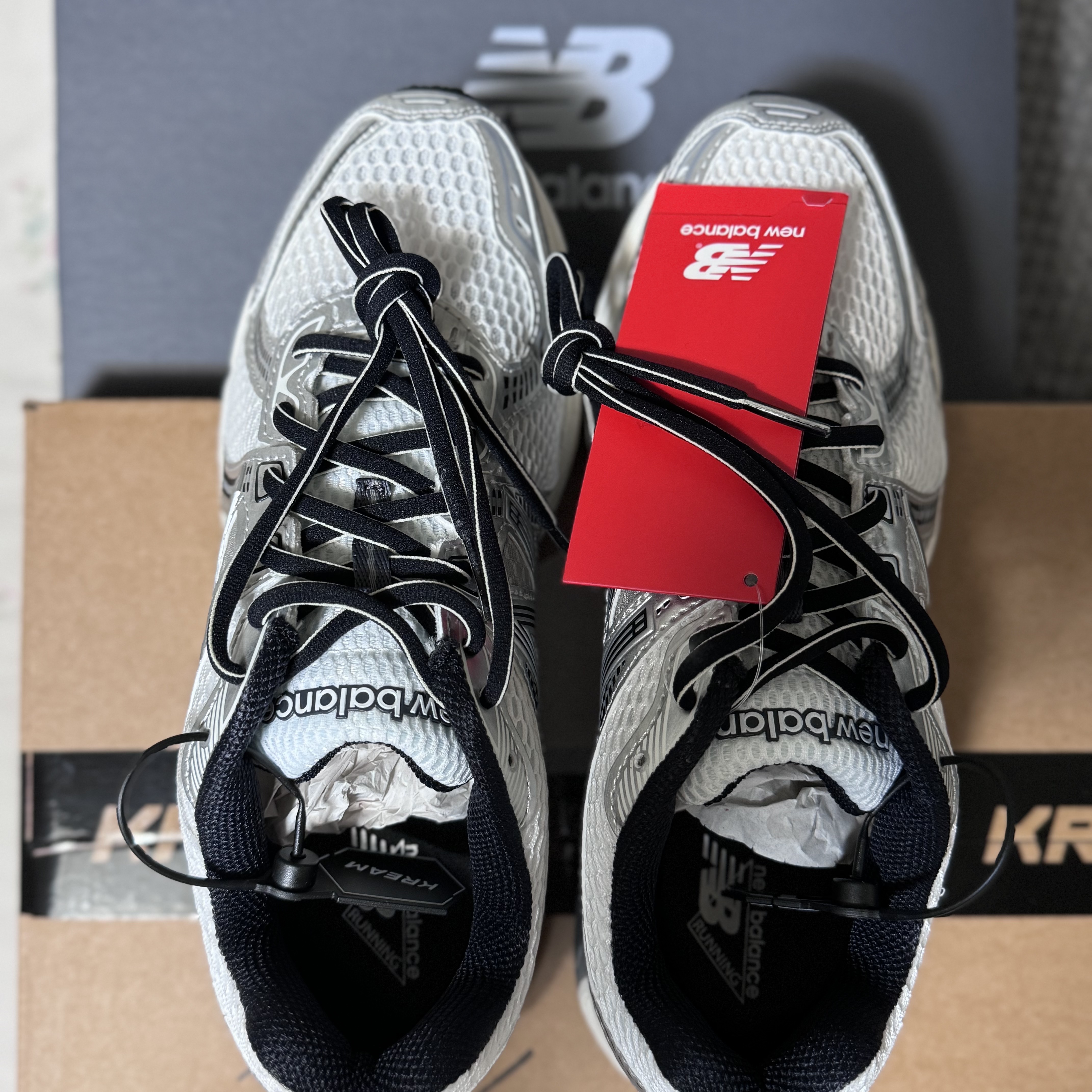 New Balance 860v2 Optic White 착용 스타일