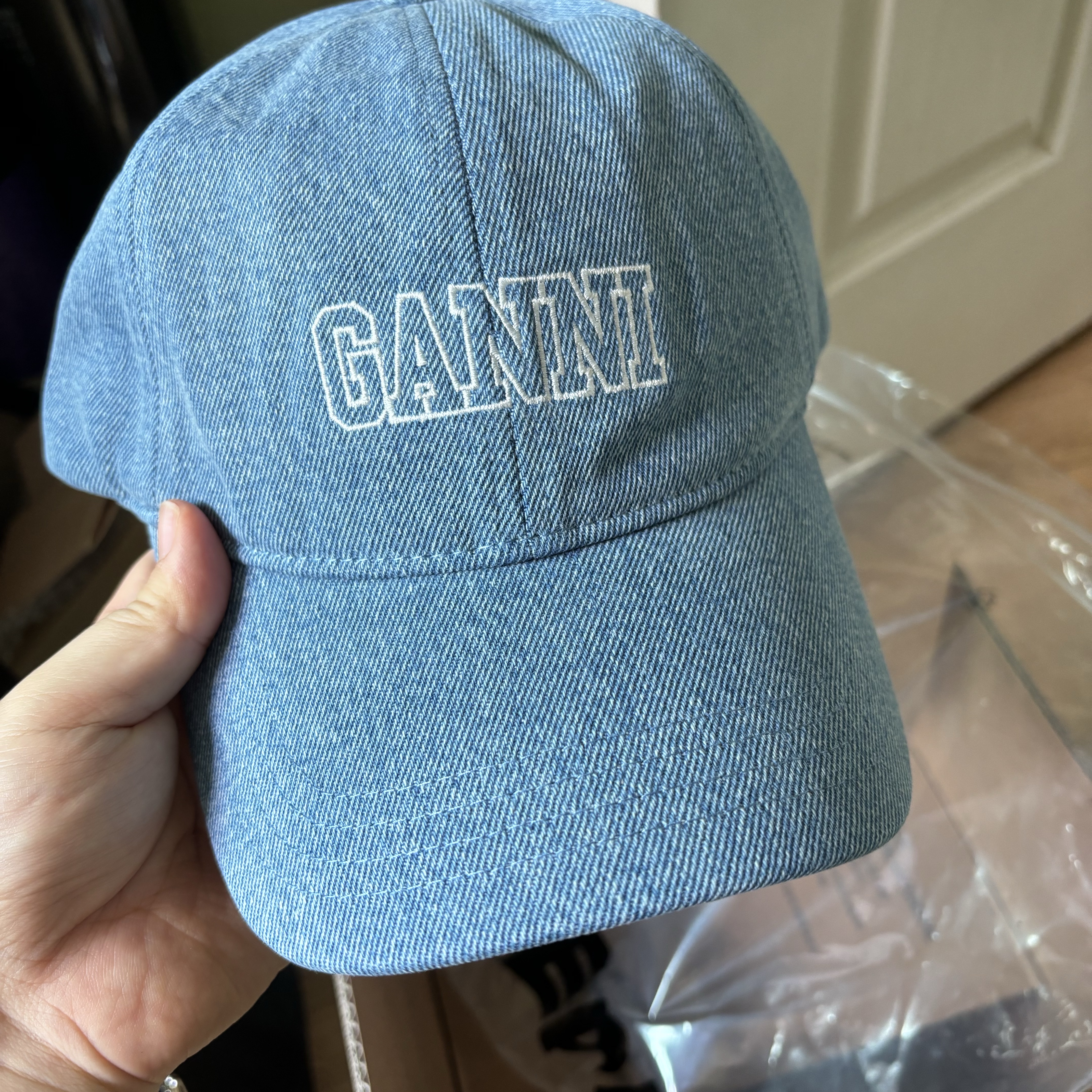 Ganni Recycled Cotton Embroidered Logo Cap Denim 착용 스타일