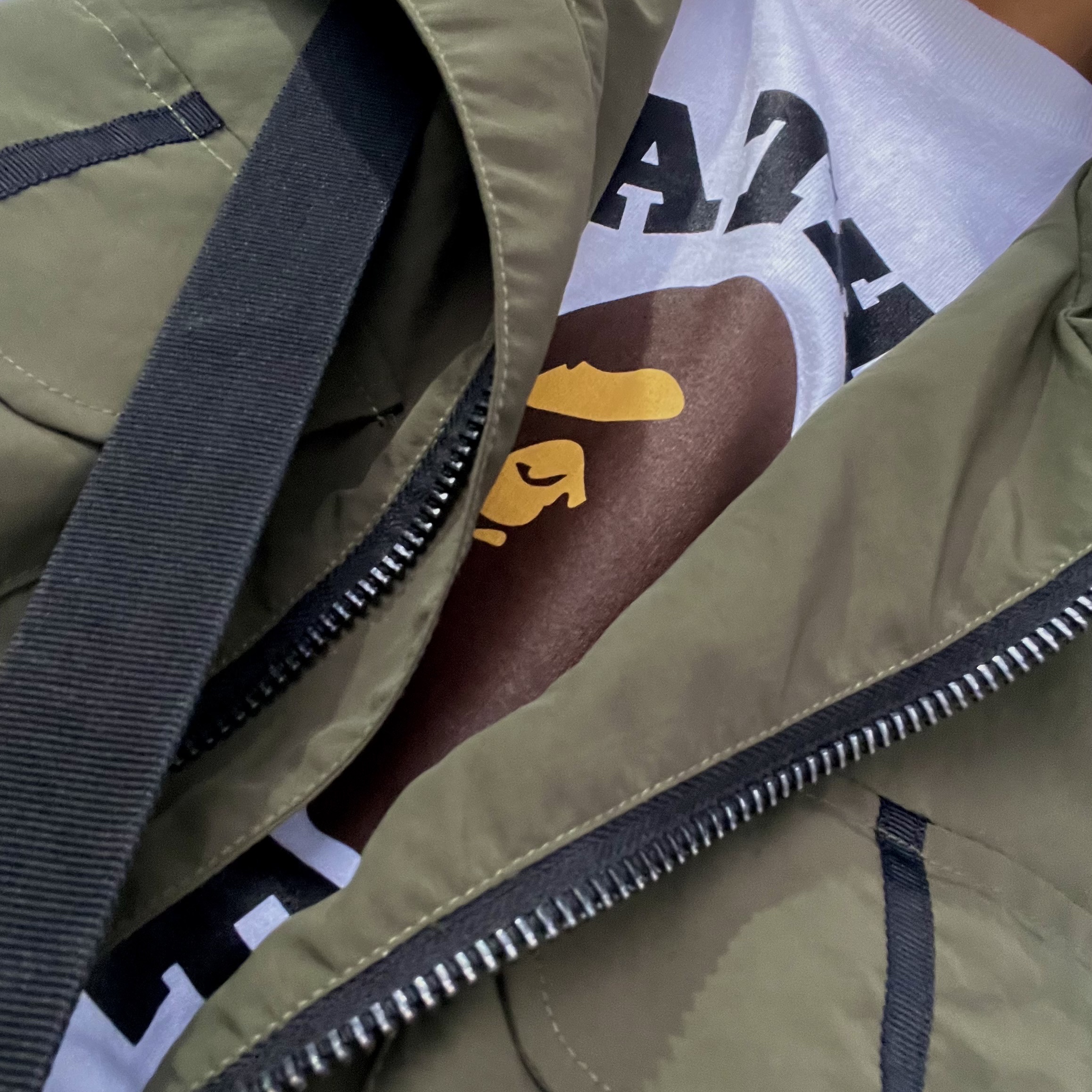 BAPE College T-Shirt White, Nike x Travis Scott Air Max 1 Cact.us Brown 착용 스타일 - 4