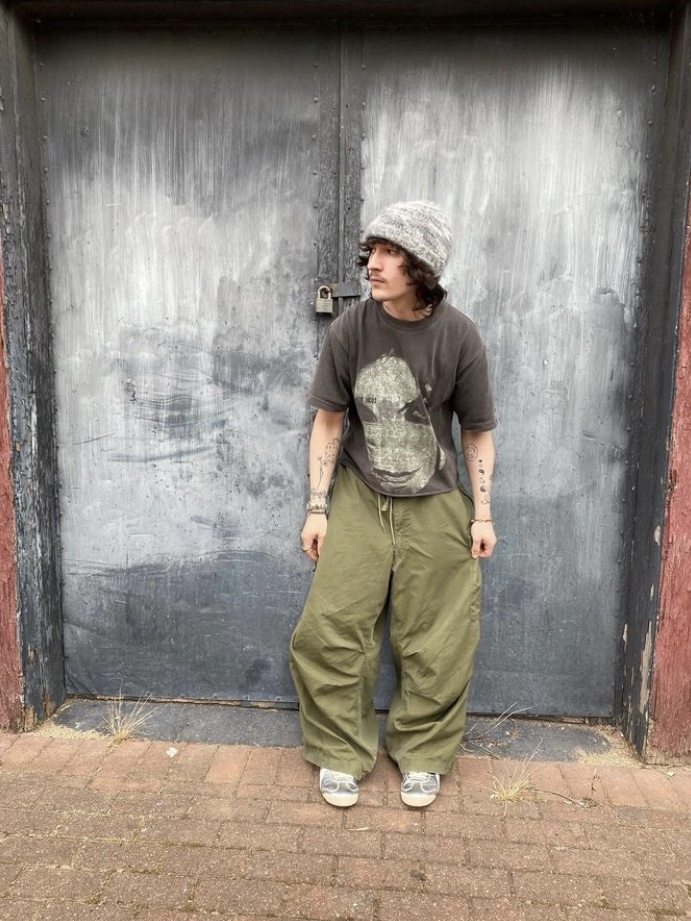 Basketcase Evanescence Tee Washed Black 착용 스타일 - 3