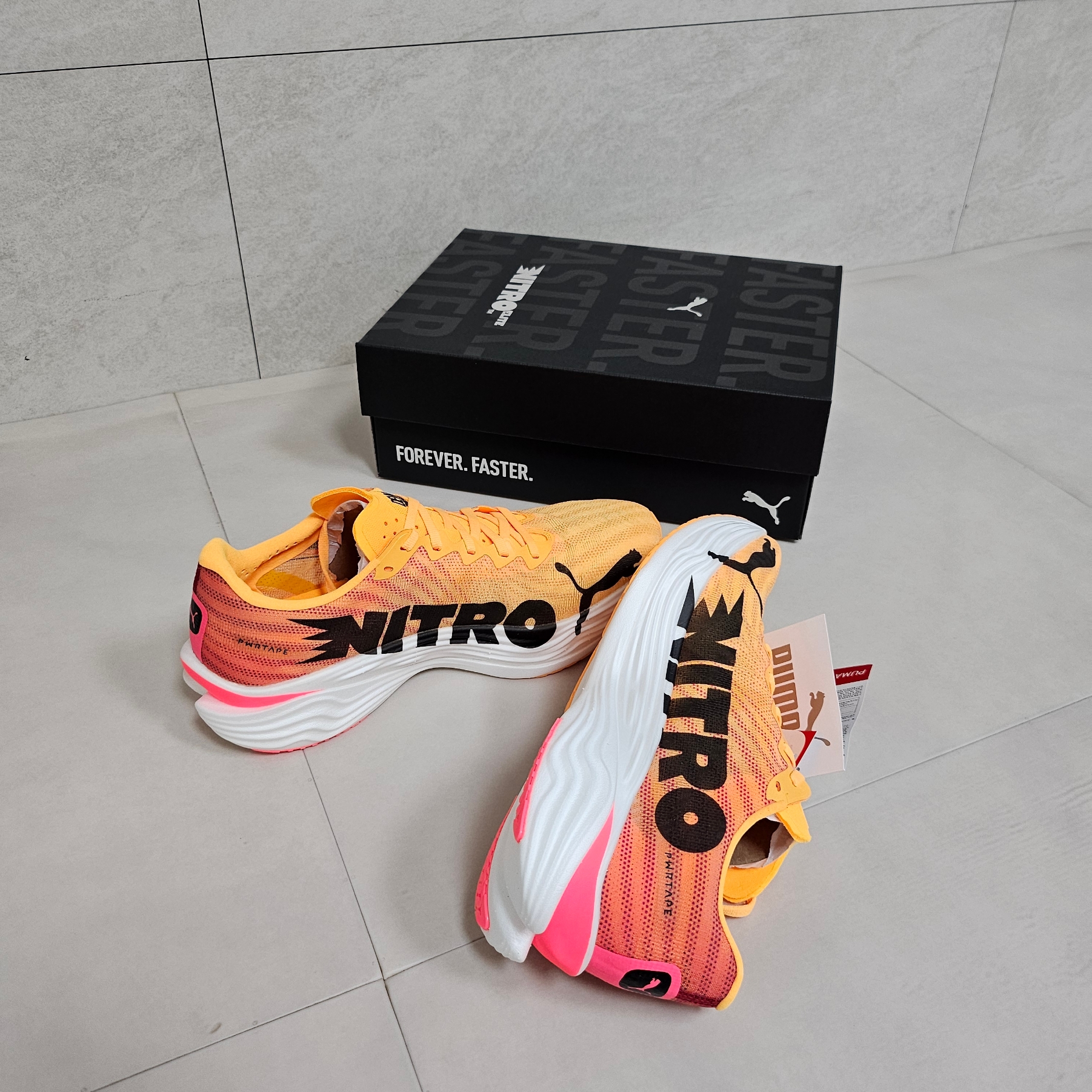 Puma Deviate Nitro Elite 3 Fire Sun Stream Sunset Glow 착용 스타일 - 1