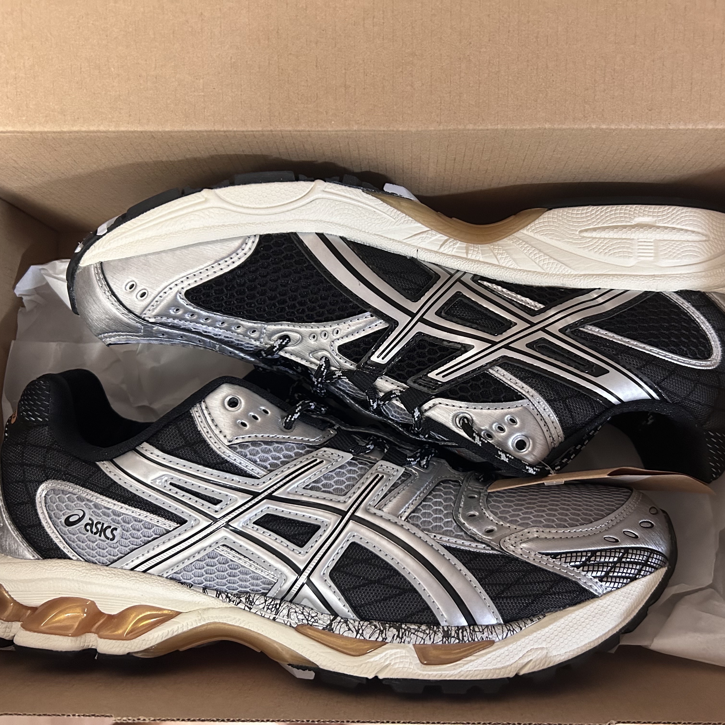 Asics Gel-Nimbus 10.1 Piedmont Grey Pure Silver 착용 스타일 - 4