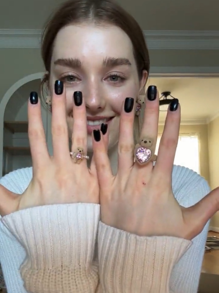 Yvmin Mini Flocked Bear Pearl Ring Pink - 24FW 착용 스타일 - 1