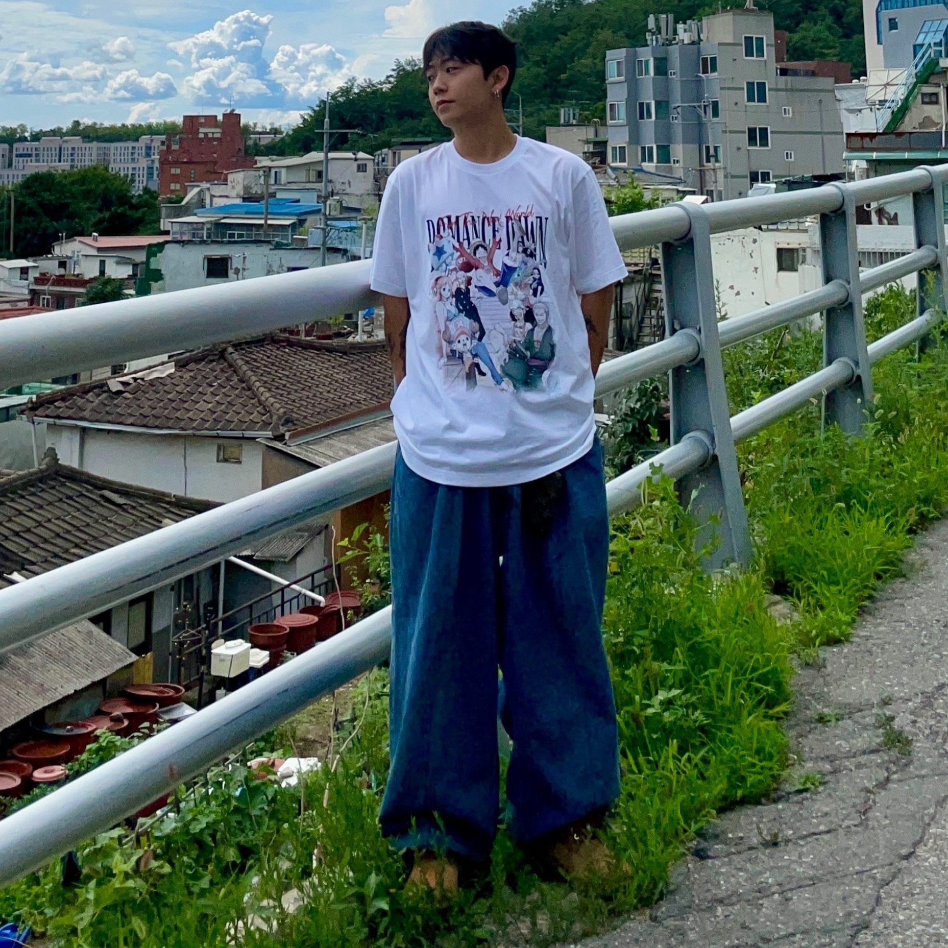 Uniqlo UT One Piece 25th T-Shirt White 착용 스타일