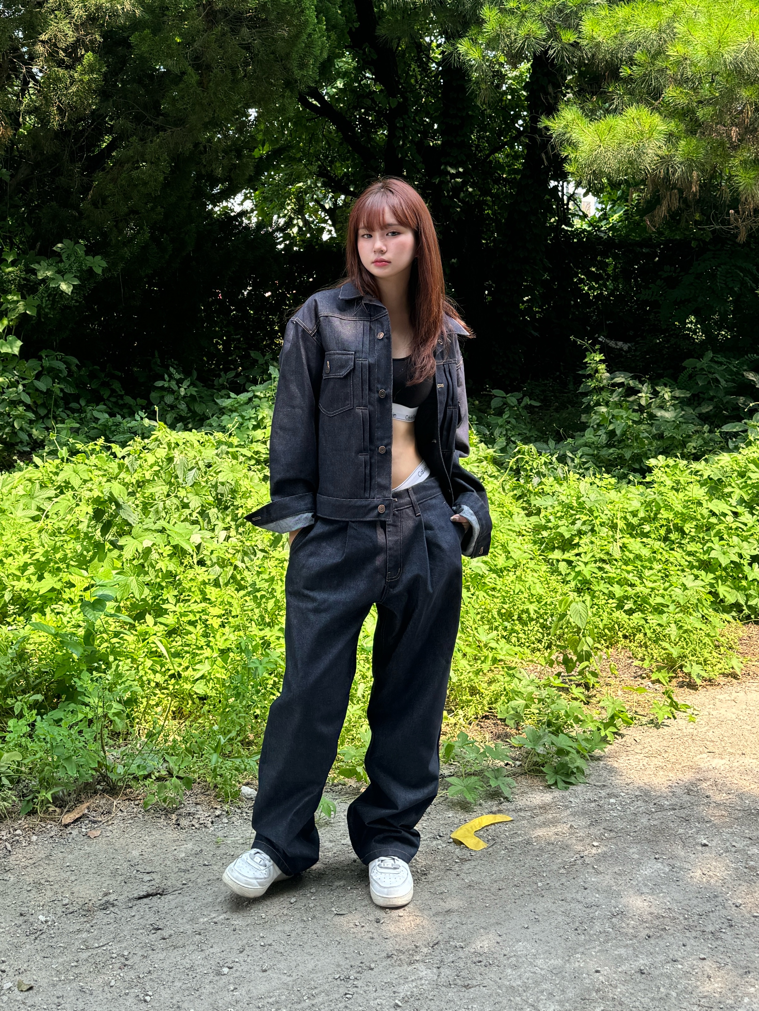 (W) Nike Air Force 1 '07 Low White, (W) Calvin Klein Modern Cotton Bralette Black 착용 스타일 - 1