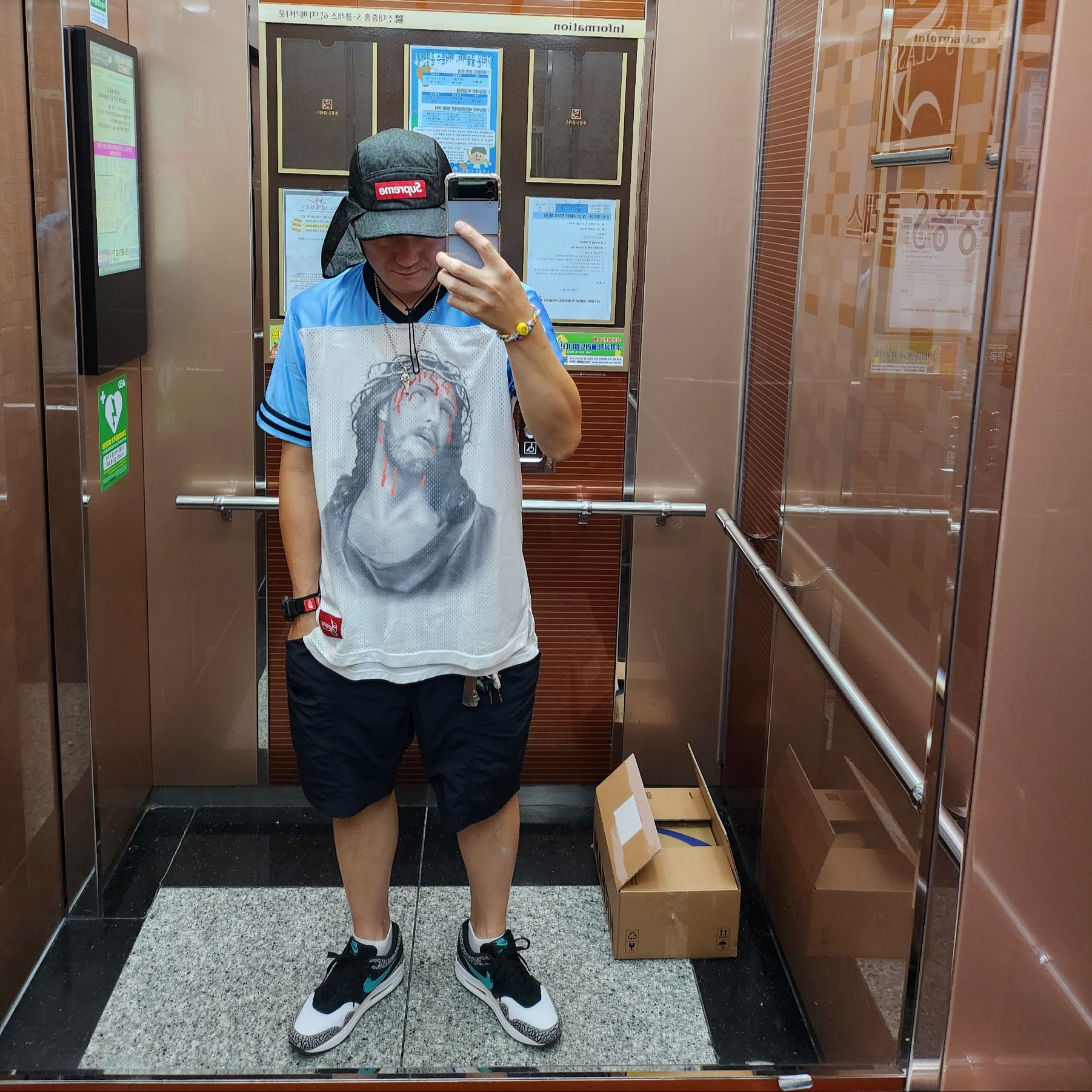 Supreme Mesh Sunshield Camp Cap Leopard - 24SS, NIke x Atmos Air Max 1 Elephant 2017 착용 스타일