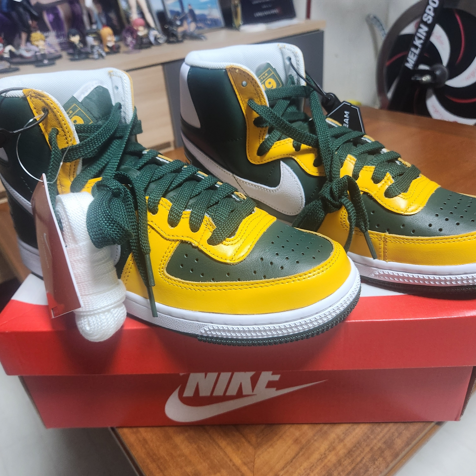 Nike Terminator High Black Forest and Del Sol 착용 스타일 - 2