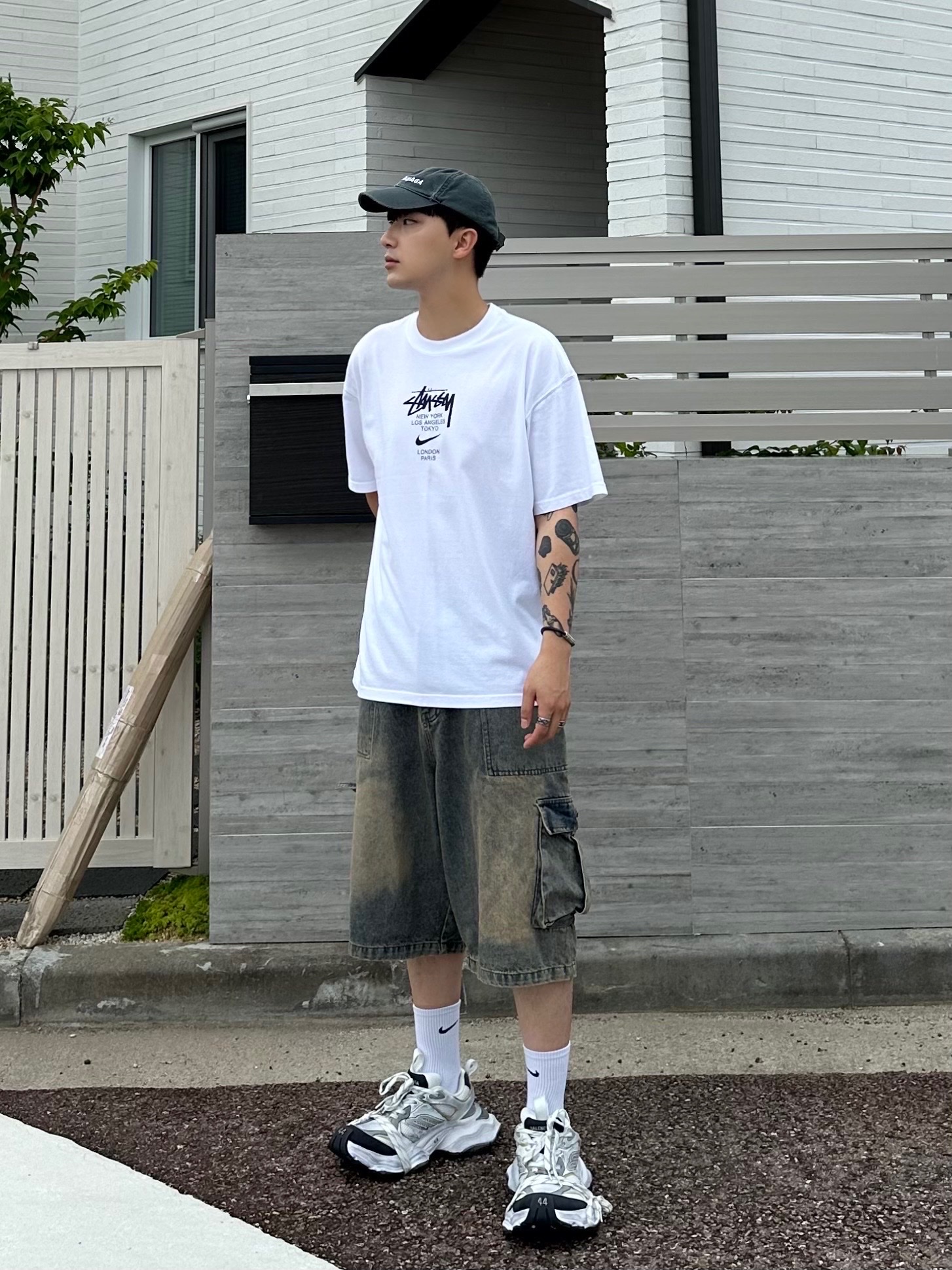 Nike x Stussy WT T-Shirt White - US/EU, Balenciaga Cargo Sneakers White Grey 착용 스타일 - 1
