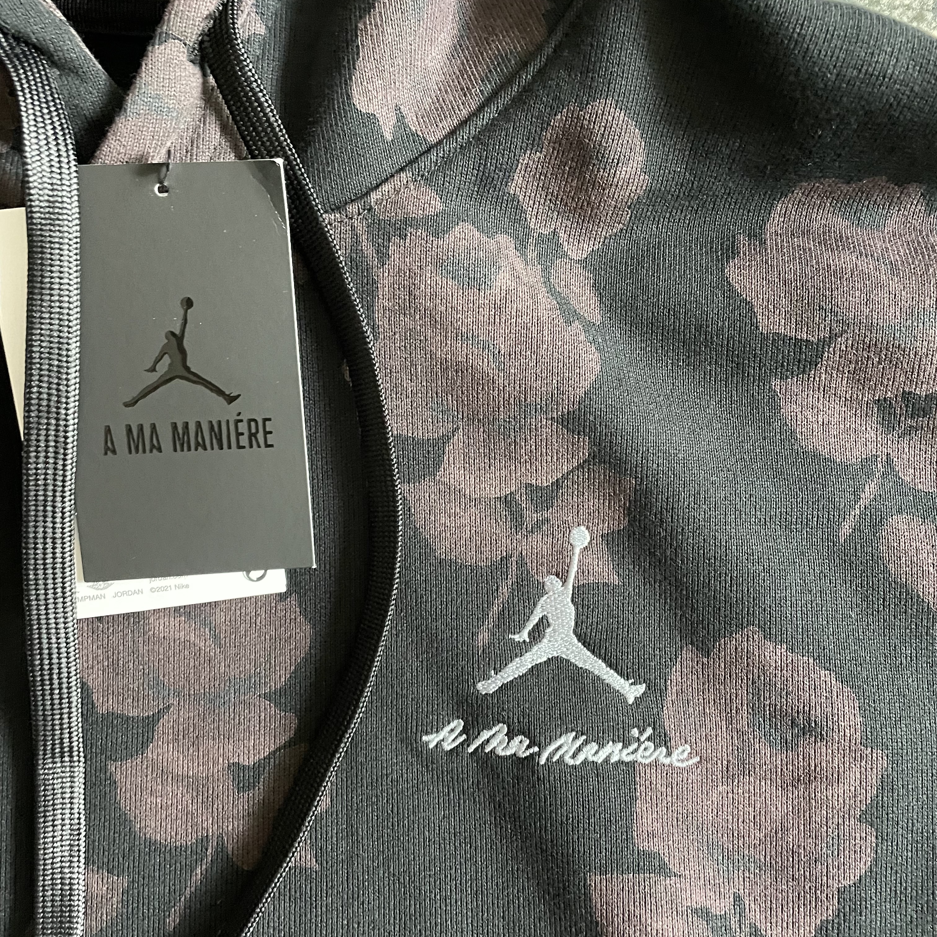 Jordan x A Ma Maniere All Over Print Fleece Hoodie Black - Asia 착용 스타일 - 2