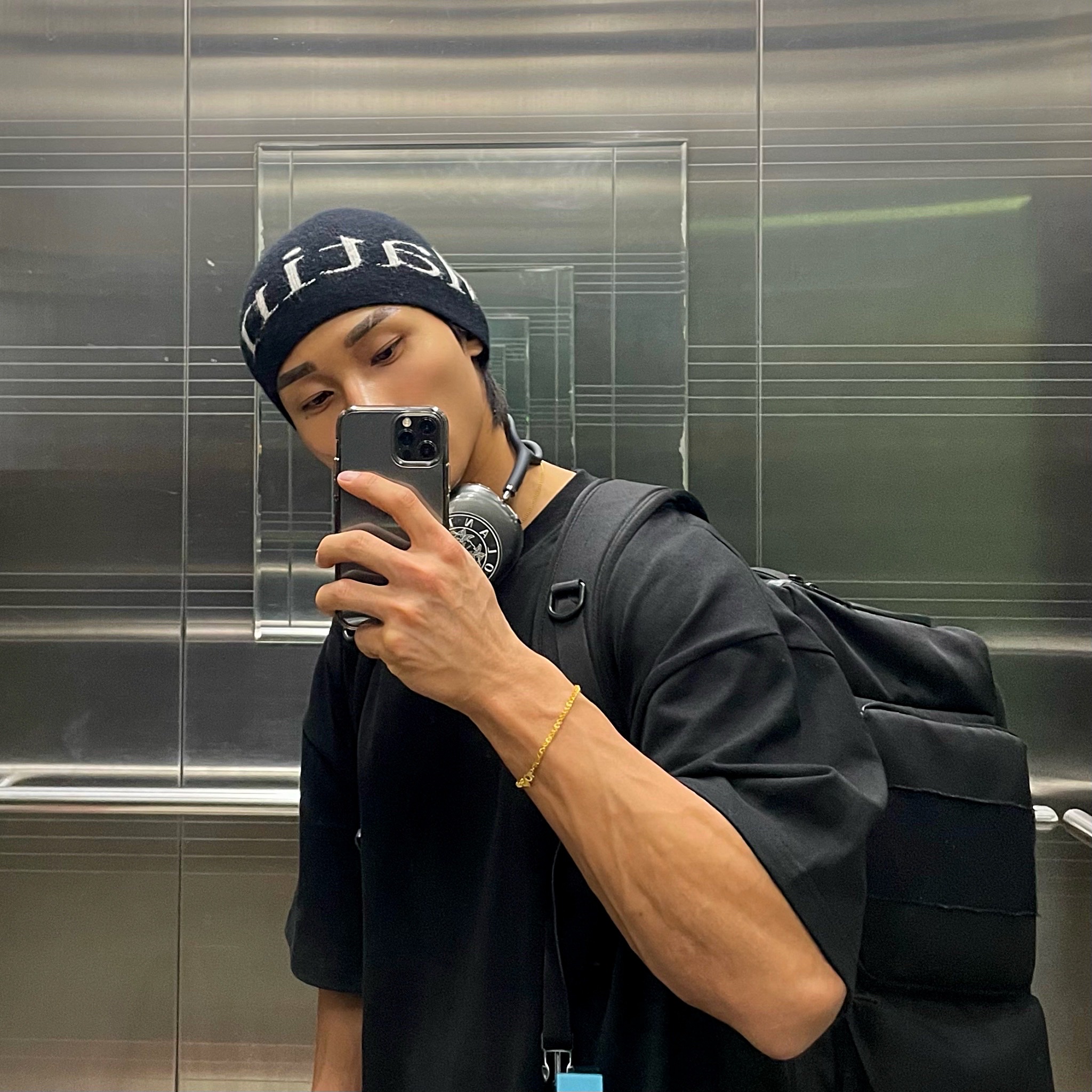 Matin Kim Logo Linen Short Beanie Black, BORN TO WIN B1 Backpack Patch Ver Black 착용 스타일