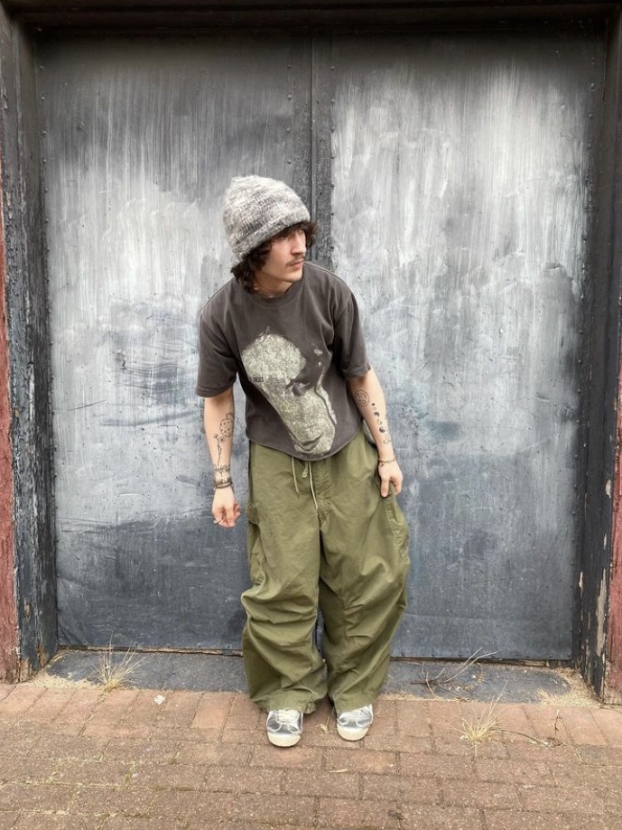 Basketcase Evanescence Tee Washed Black 착용 스타일 - 4