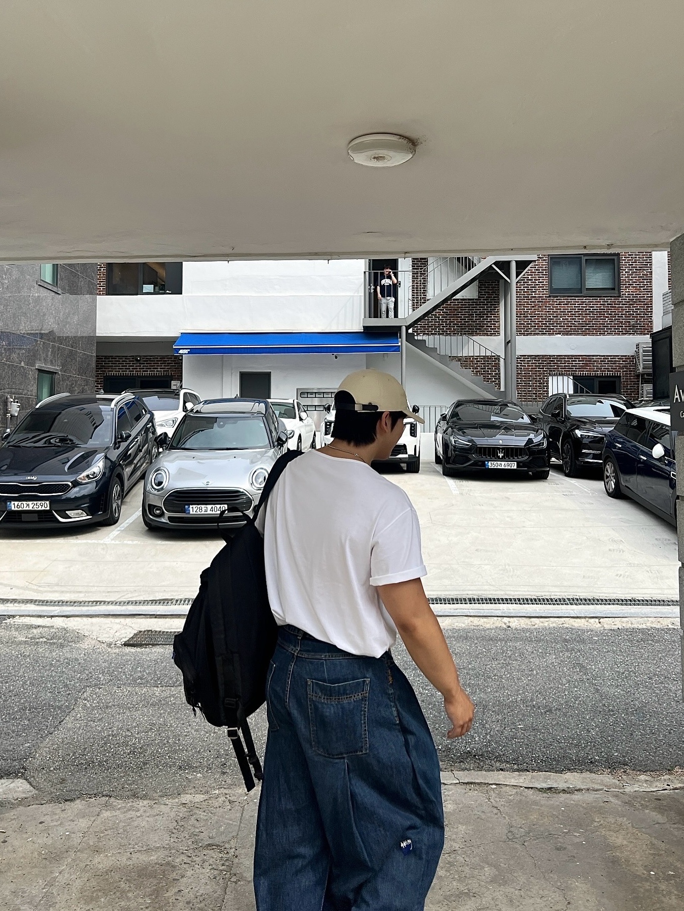 Zara x Ader Error Wide Leg Jeans Blue, Thisisneverthat T-Logo Cap Beige 착용 스타일 - 3