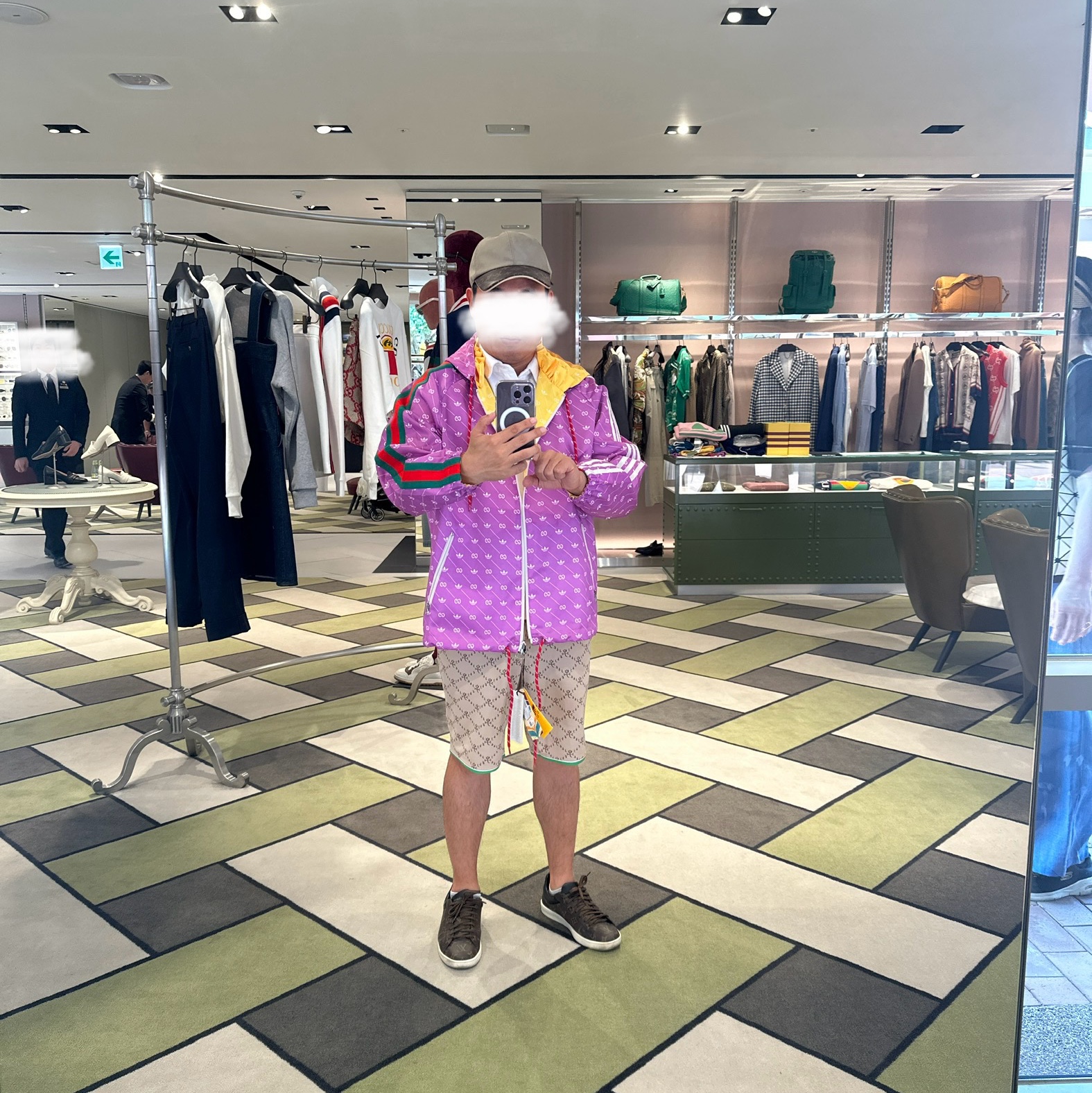 (W) Gucci x Adidas Reversible Jacket Yellow Purple 착용 스타일 - 1