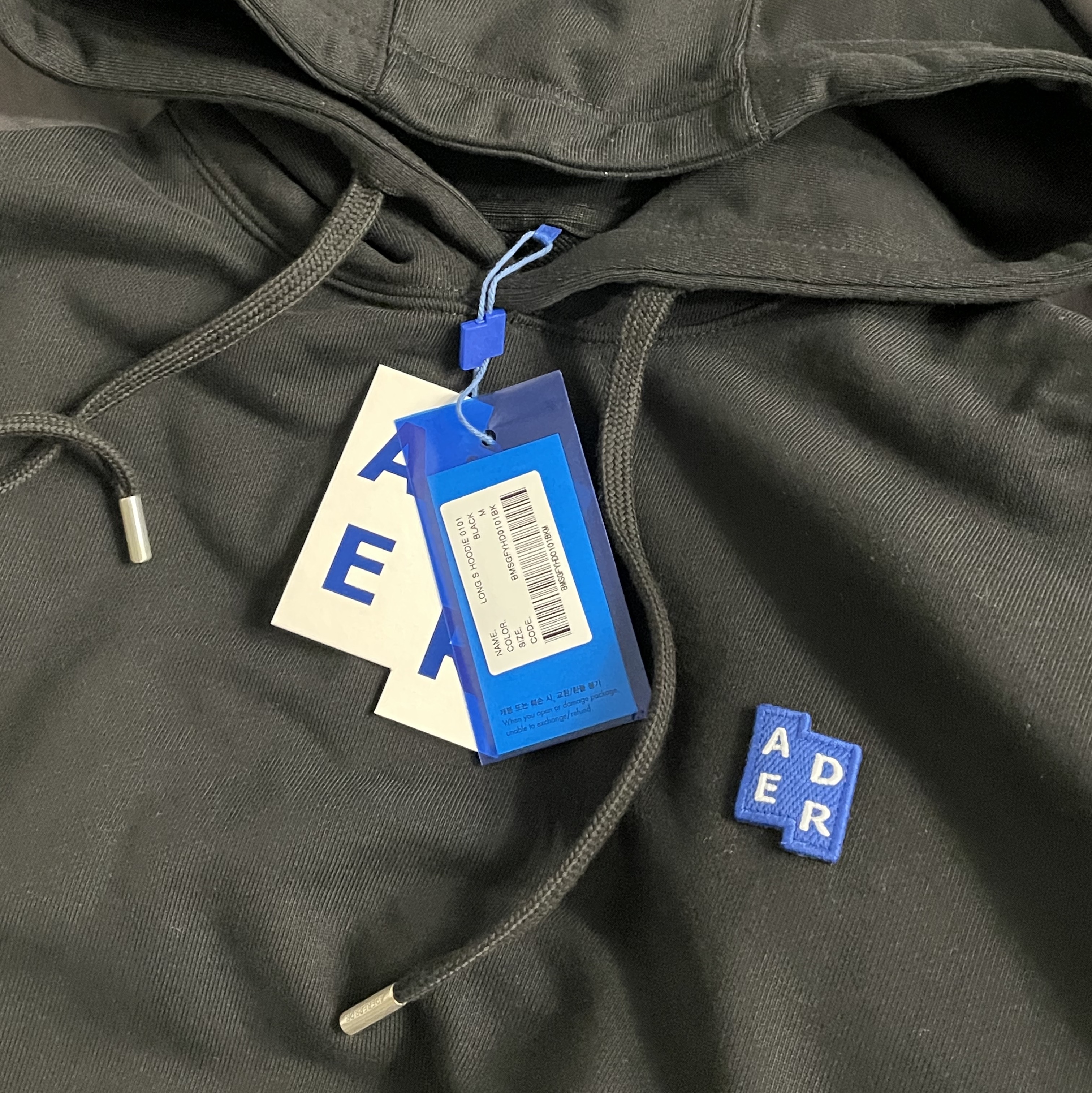 Ader Error Sig; TRS/BL Tag Hoodie 01 Black 착용 스타일 - 1