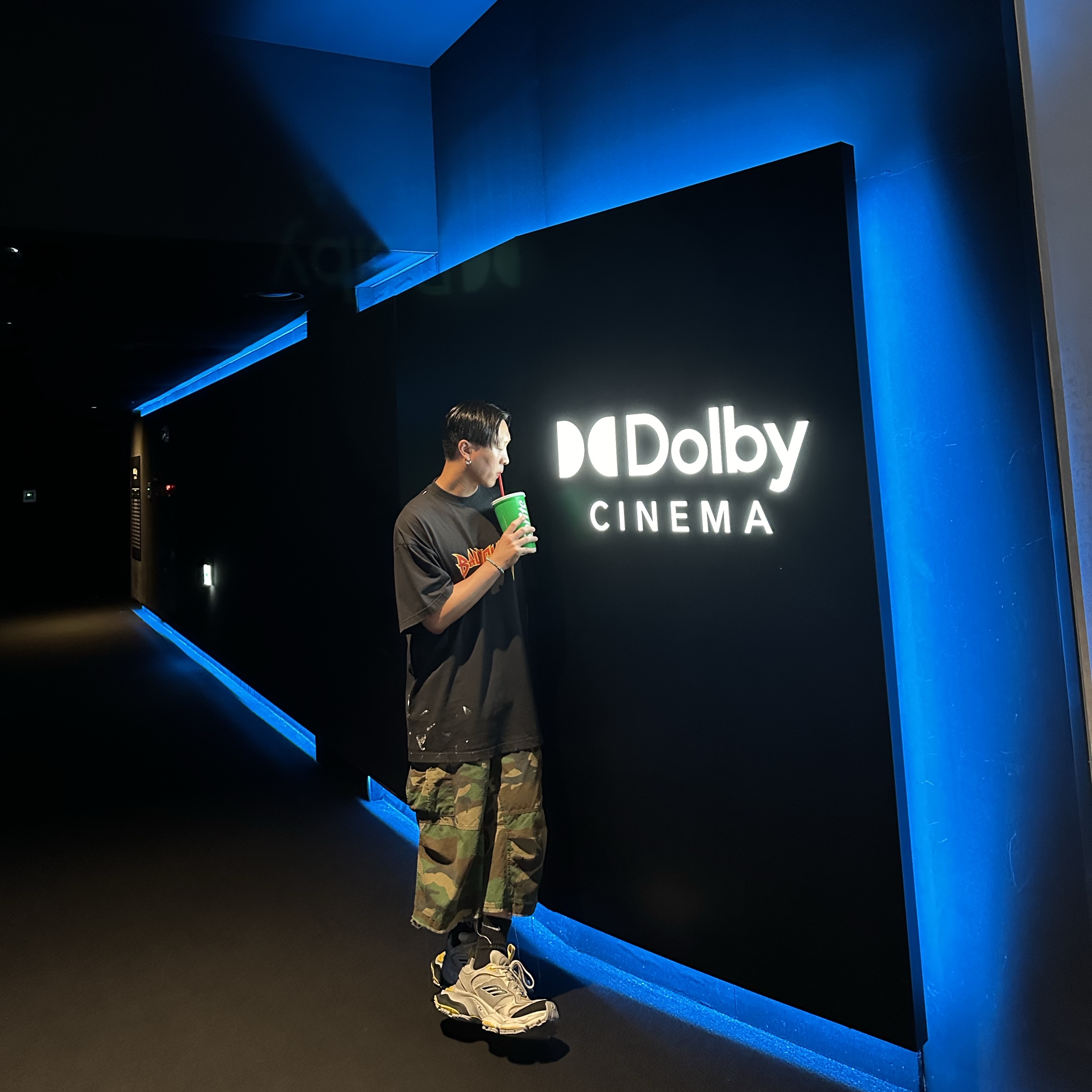 Balenciaga Cargo Sneakers White Grey 착용 스타일 - 3