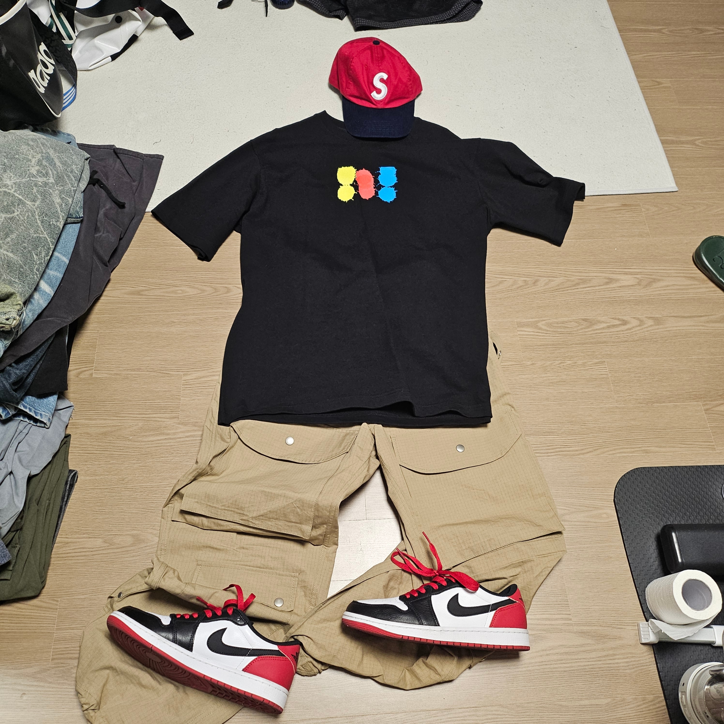 Supreme 2-Tone S Logo 6-Panel Red - 24SS, Jordan 1 Low Bred Toe 착용 스타일 - 4