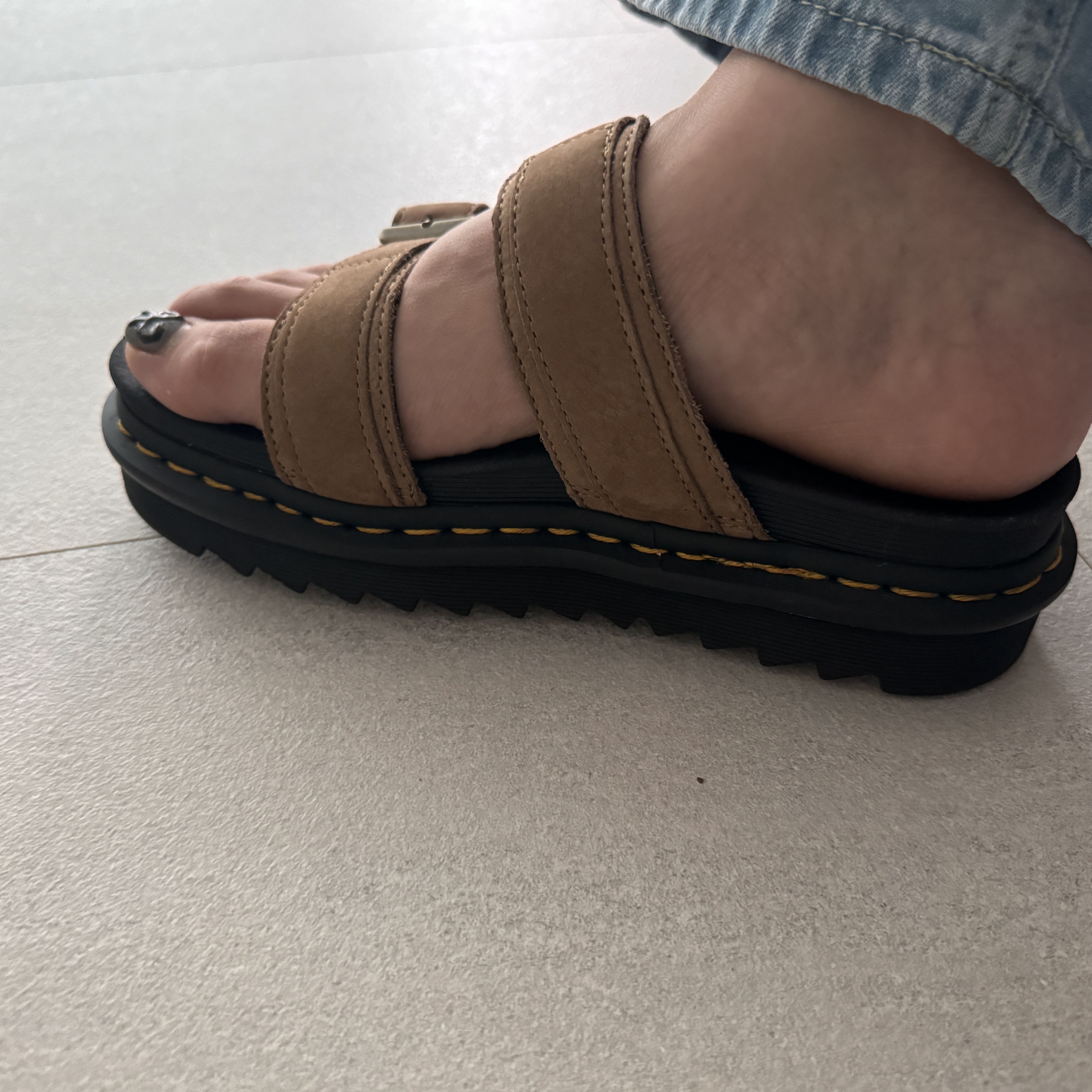 Dr. Martens Women Myles Nubuck Double Strap Platform Sandals Savannah Tan 착용 스타일