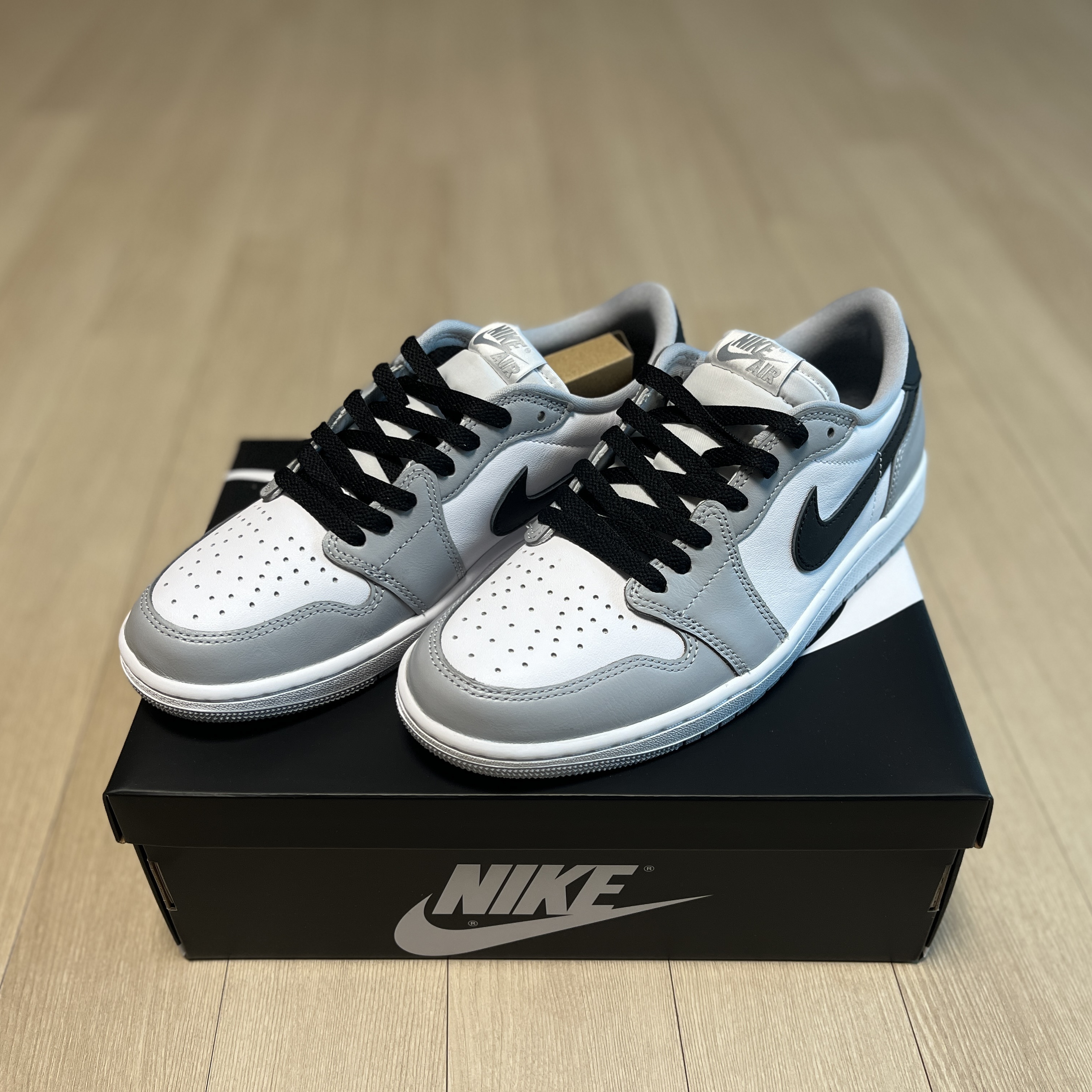 Jordan 1 Retro Low OG Wolf Grey and White 착용 스타일 - 3