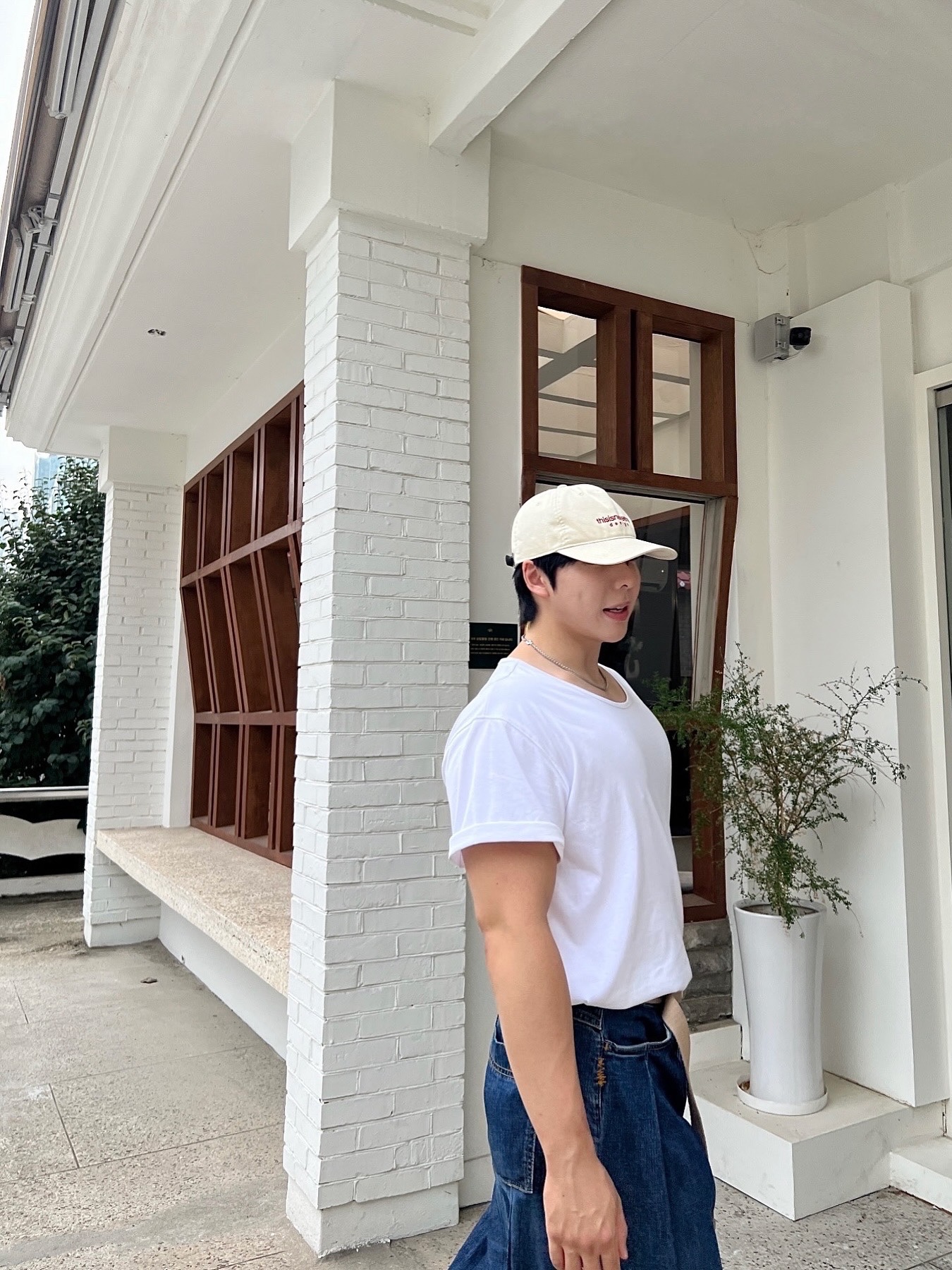 Zara x Ader Error Wide Leg Jeans Blue, Thisisneverthat T-Logo Cap Beige 착용 스타일 - 2