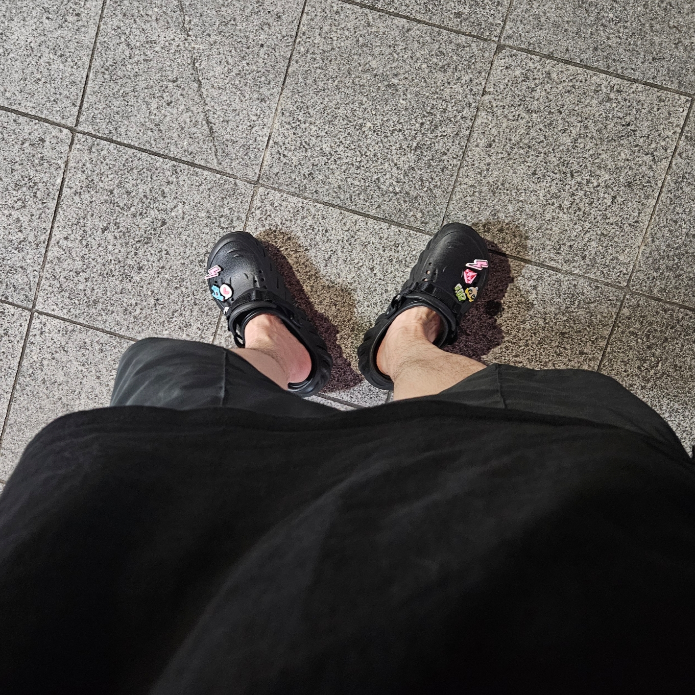 Crocs Echo Clog Black 착용 스타일