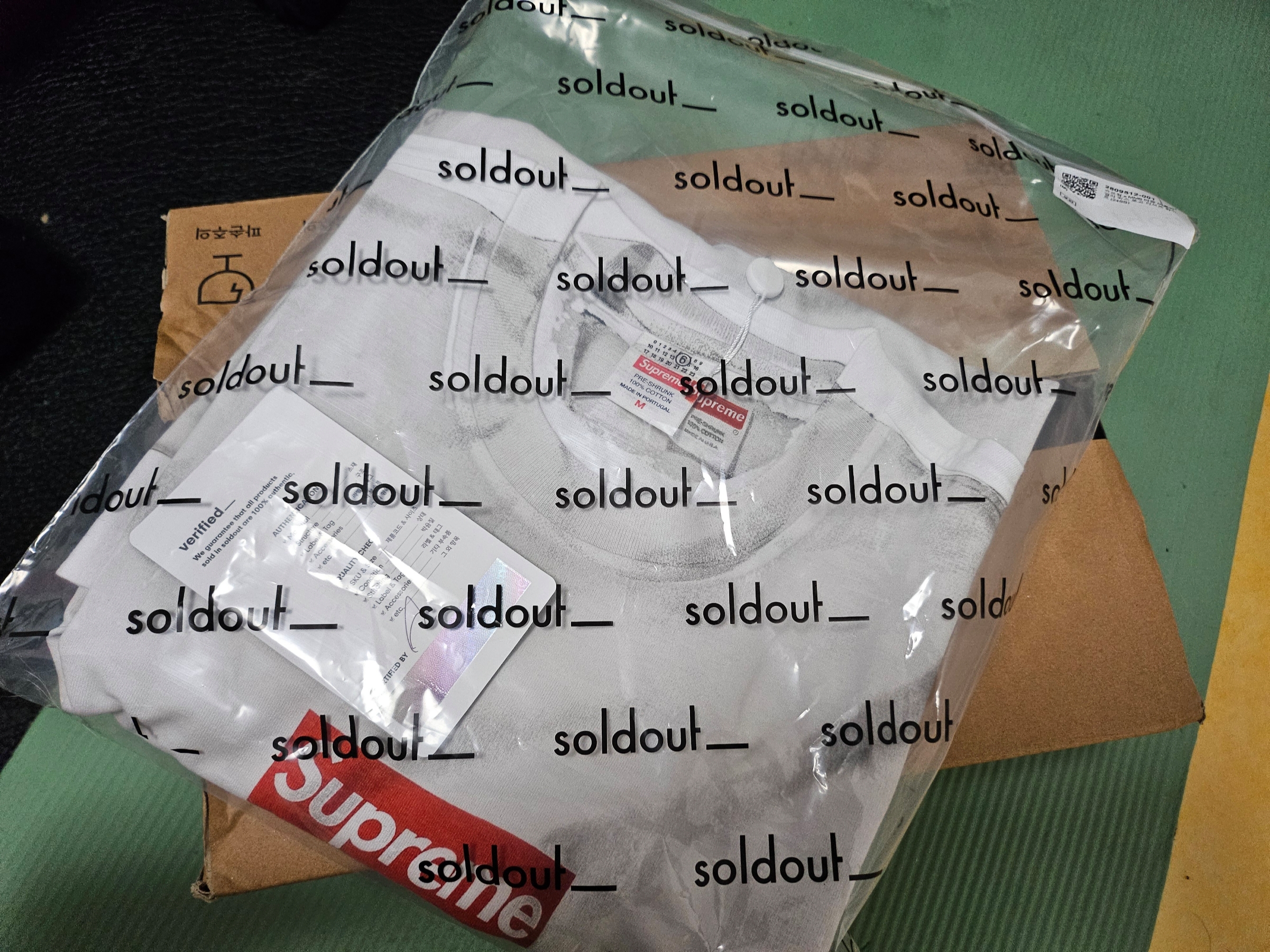 Supreme x MM6 Maison Margiela Box Logo T-Shirt White - 24SS 착용 스타일