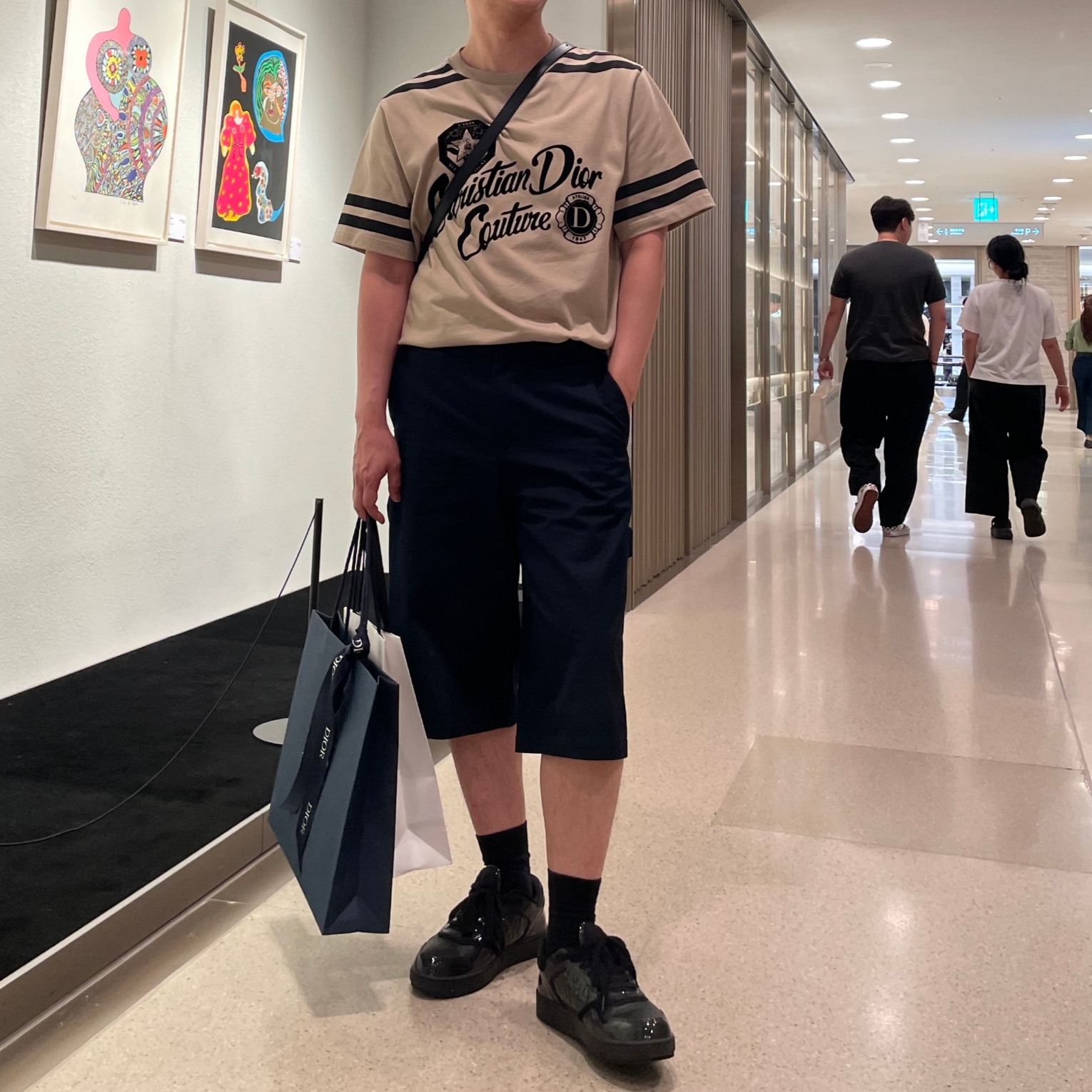 Dior Christian Dior Couture Organic Jersey Relaxed-Fit T-Shirt Beige, Dior B27 Low-Top Sneaker Black Patent Oblique 착용 스타일 - 1