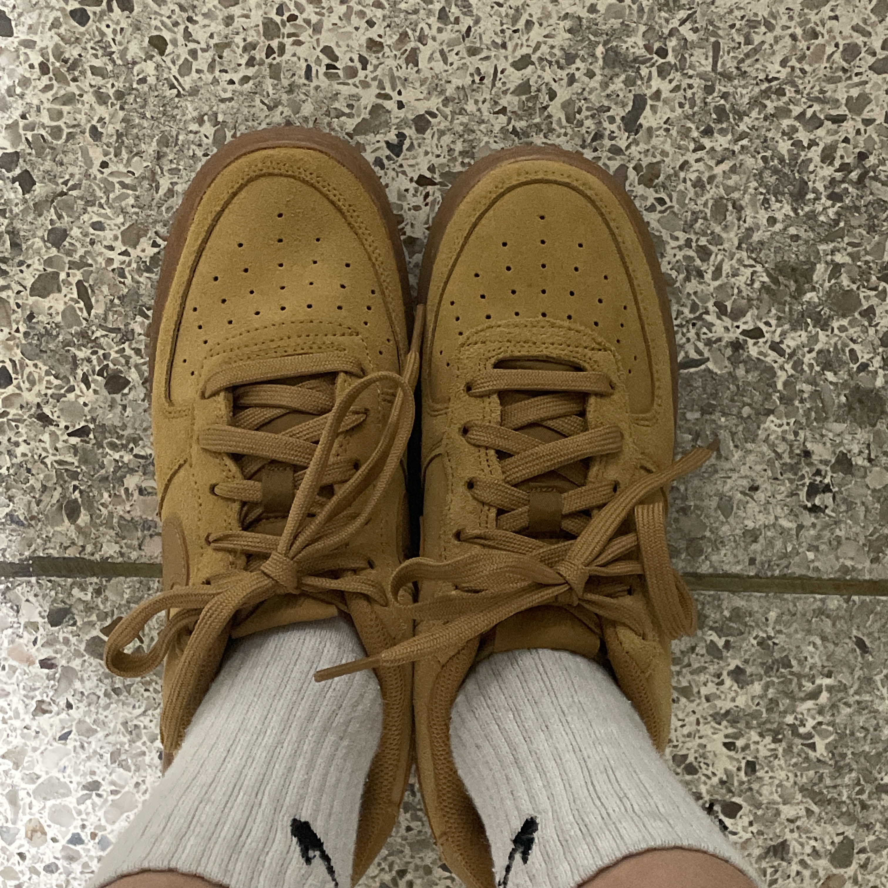 (GS) Nike Air Force 1 LV8 3 Wheat 착용 스타일