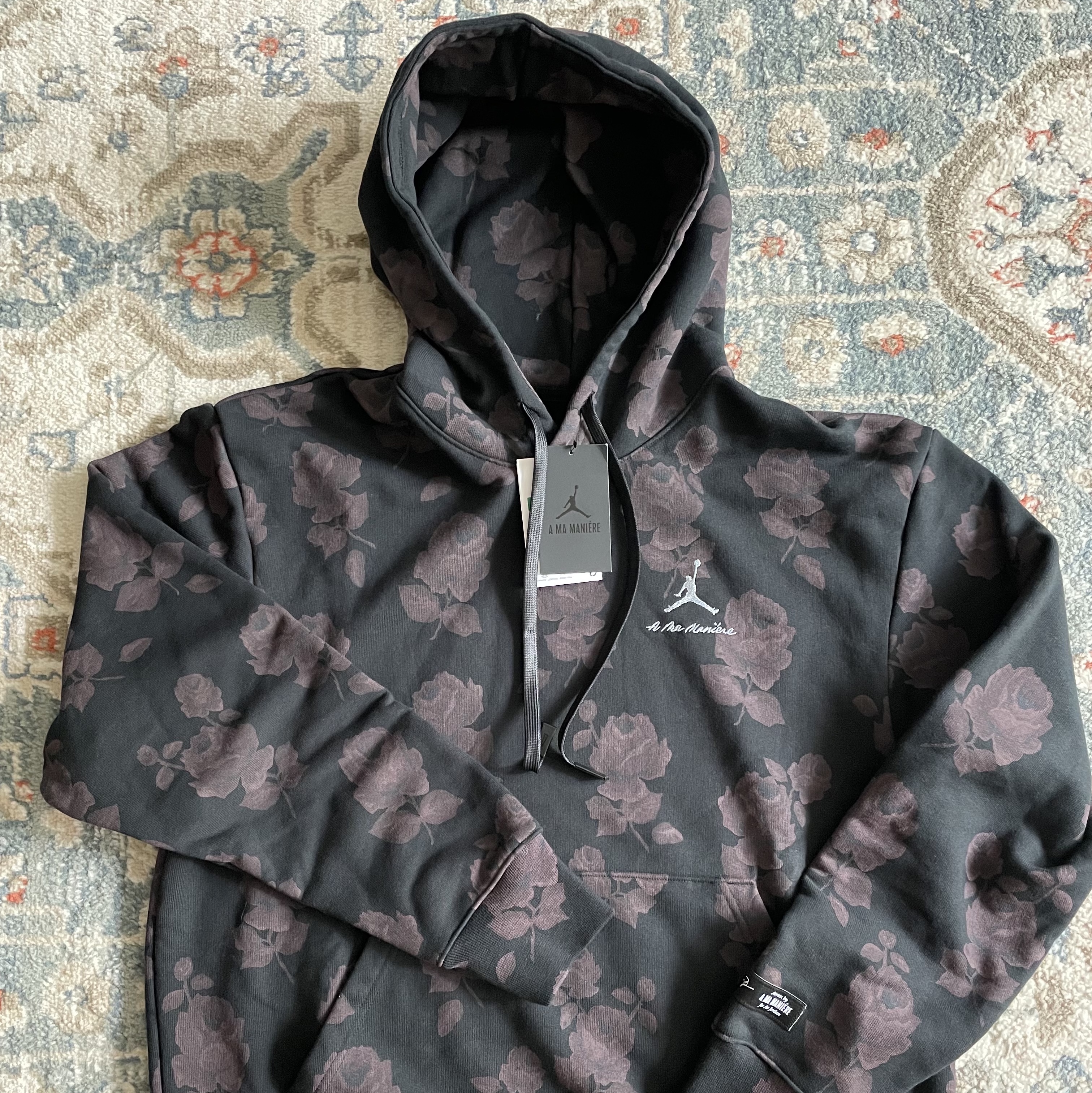 Jordan x A Ma Maniere All Over Print Fleece Hoodie Black - Asia 착용 스타일 - 1