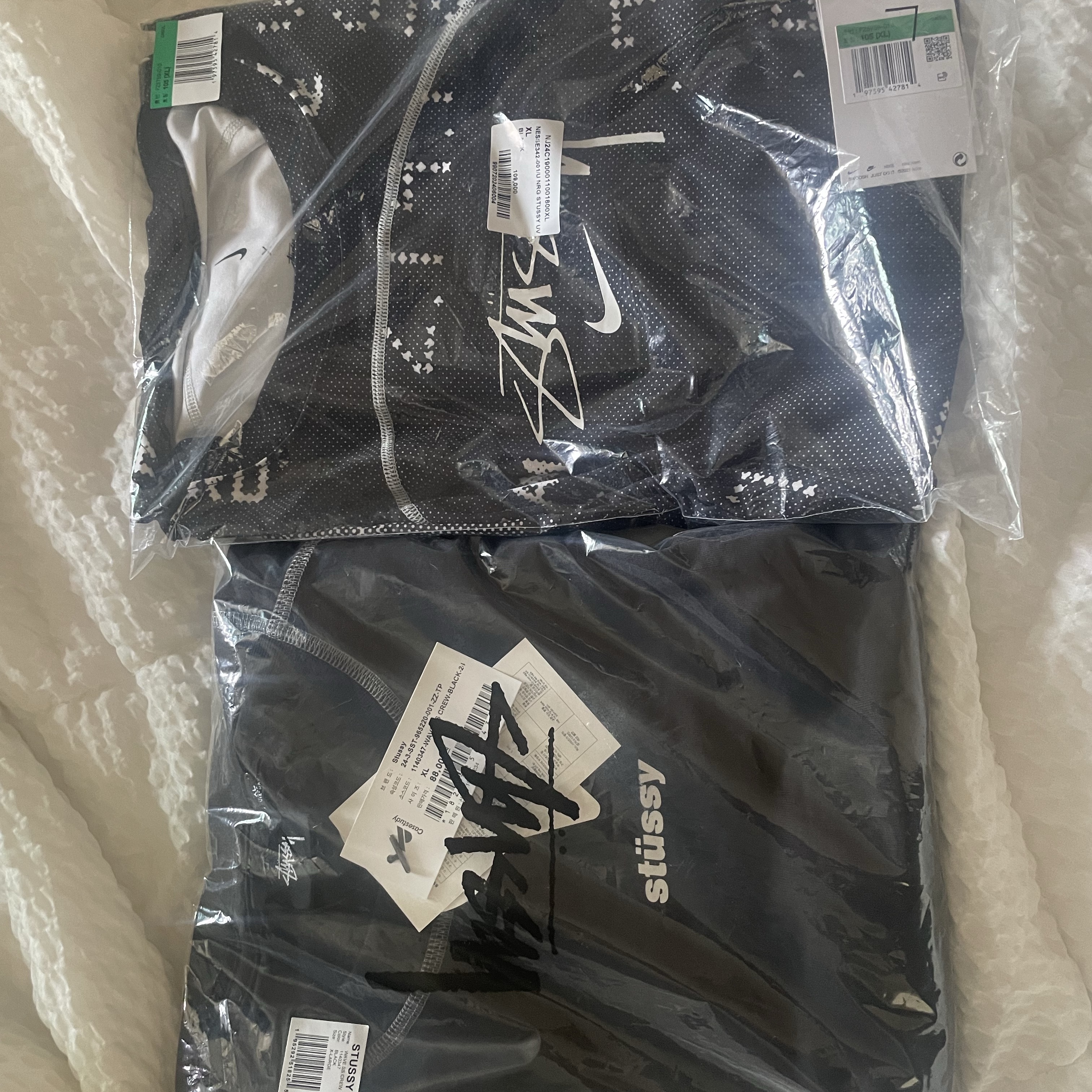 Stussy Wave Cotton Crew T-Shirt Black, Nike x Stussy UV Crew Black (FZ5759-010) 착용 스타일