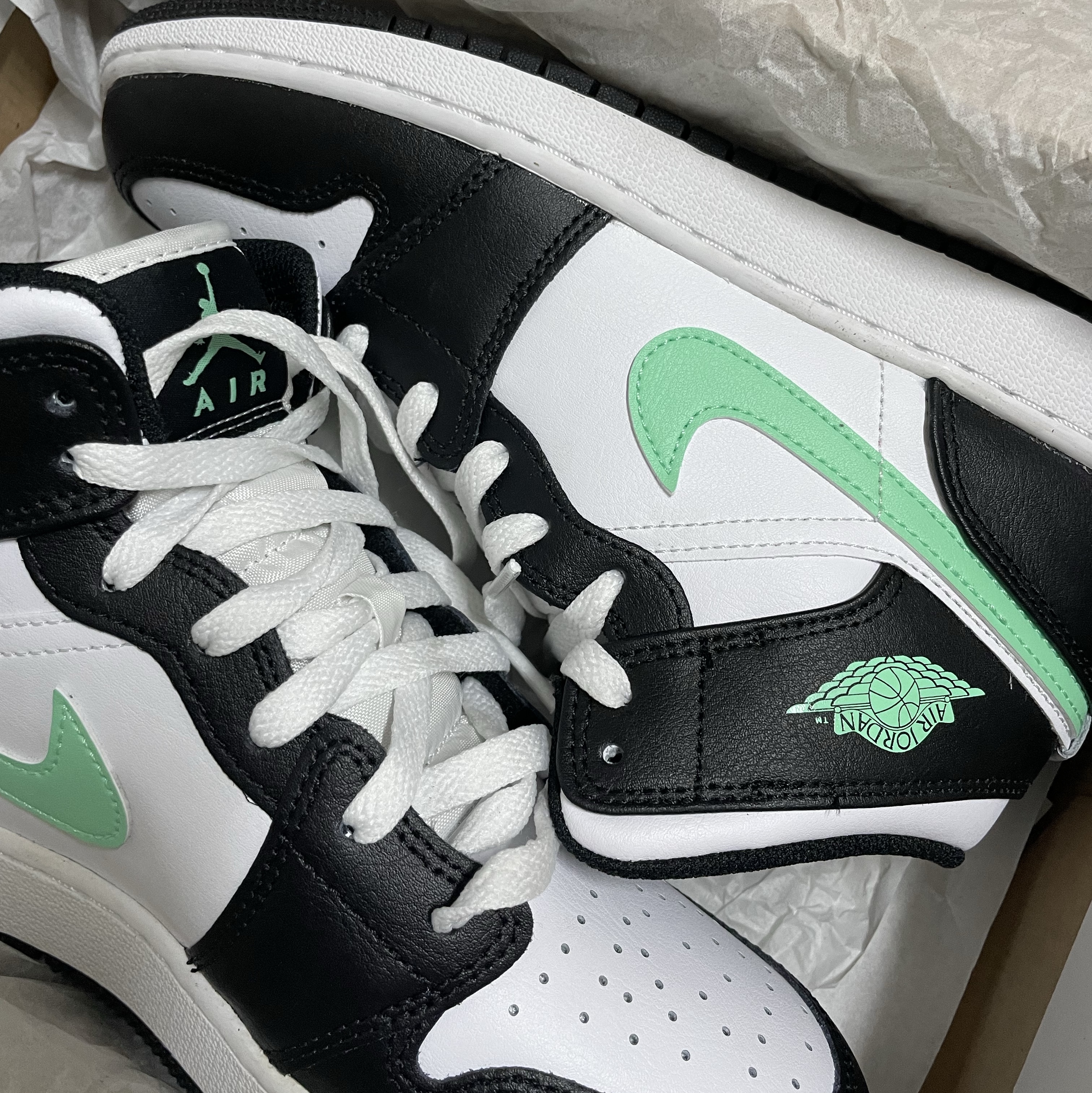 (GS) Jordan 1 Mid Green Glow 착용 스타일 - 3