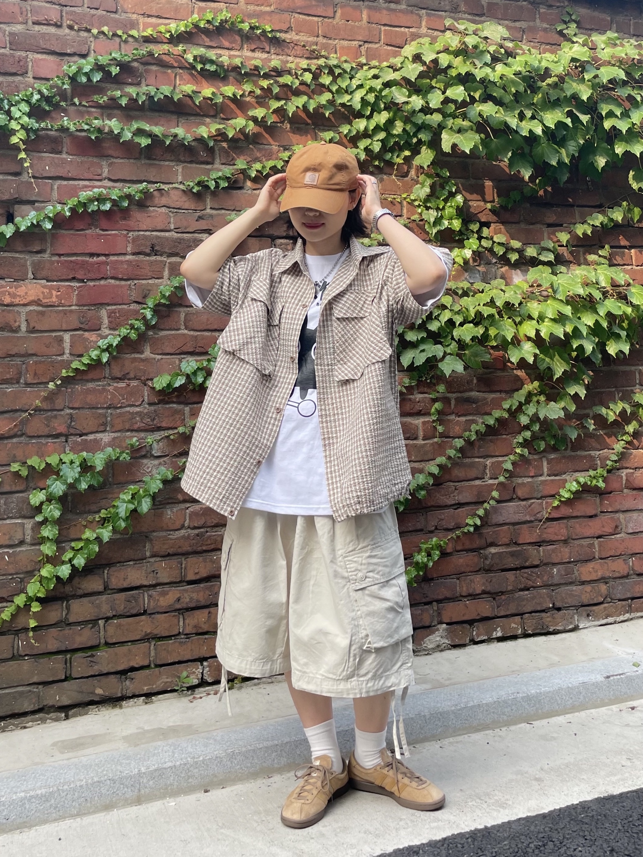 Adidas Tobacco Pantone Mesa 착용 스타일 - 3