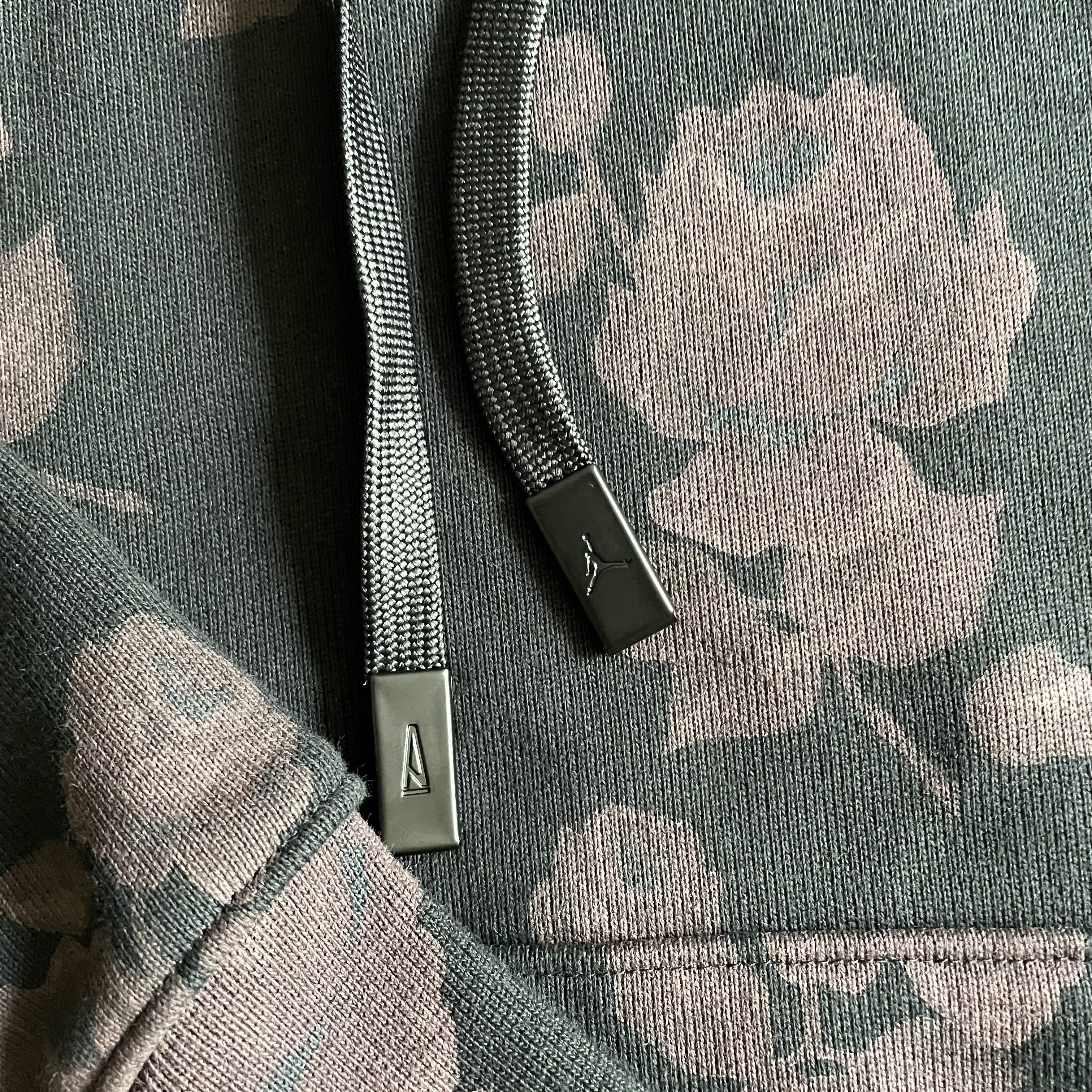 Jordan x A Ma Maniere All Over Print Fleece Hoodie Black - Asia 착용 스타일 - 3