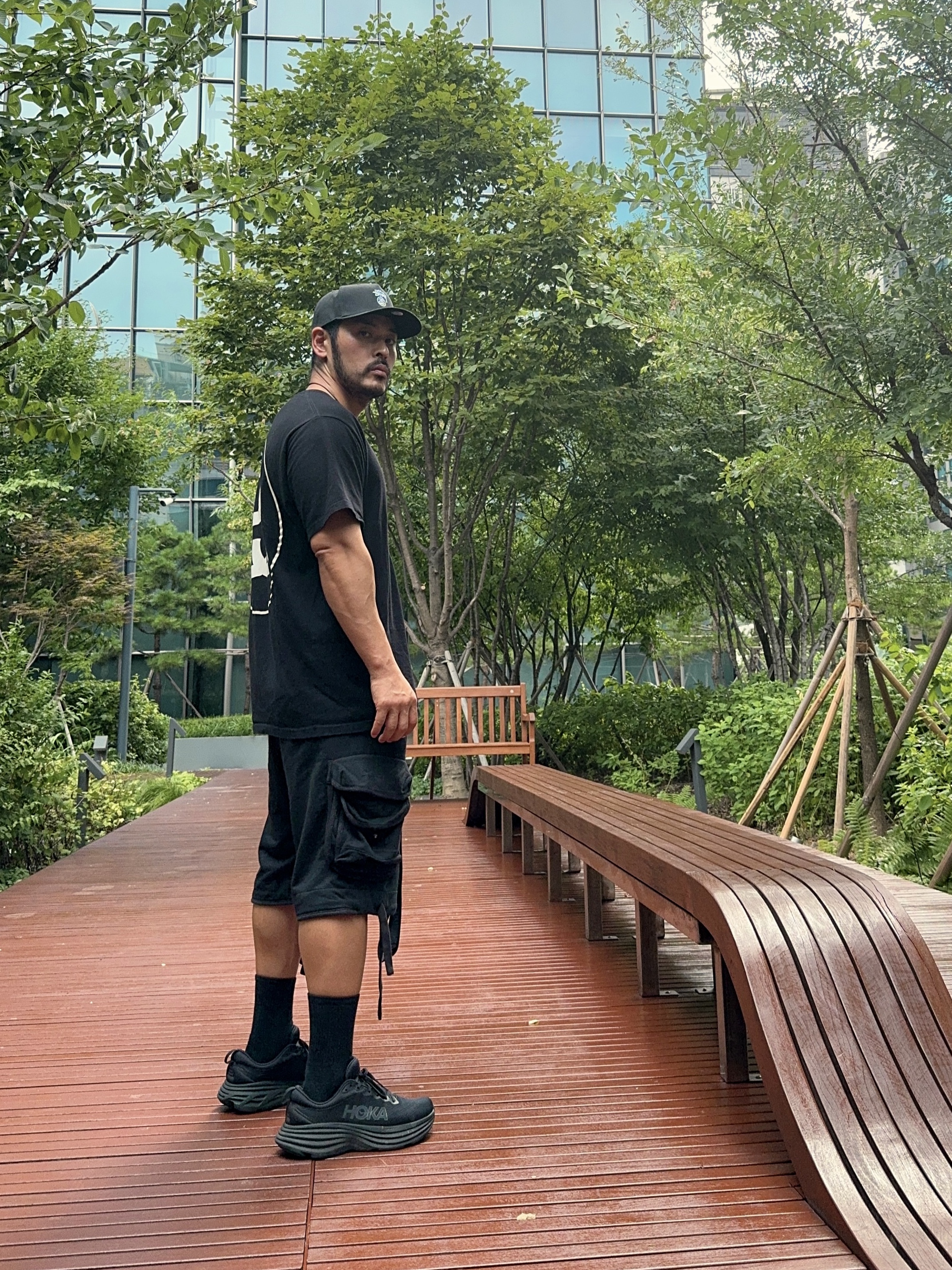 Hoka Bondi 8 Wide Black - 24SS 착용 스타일 - 2