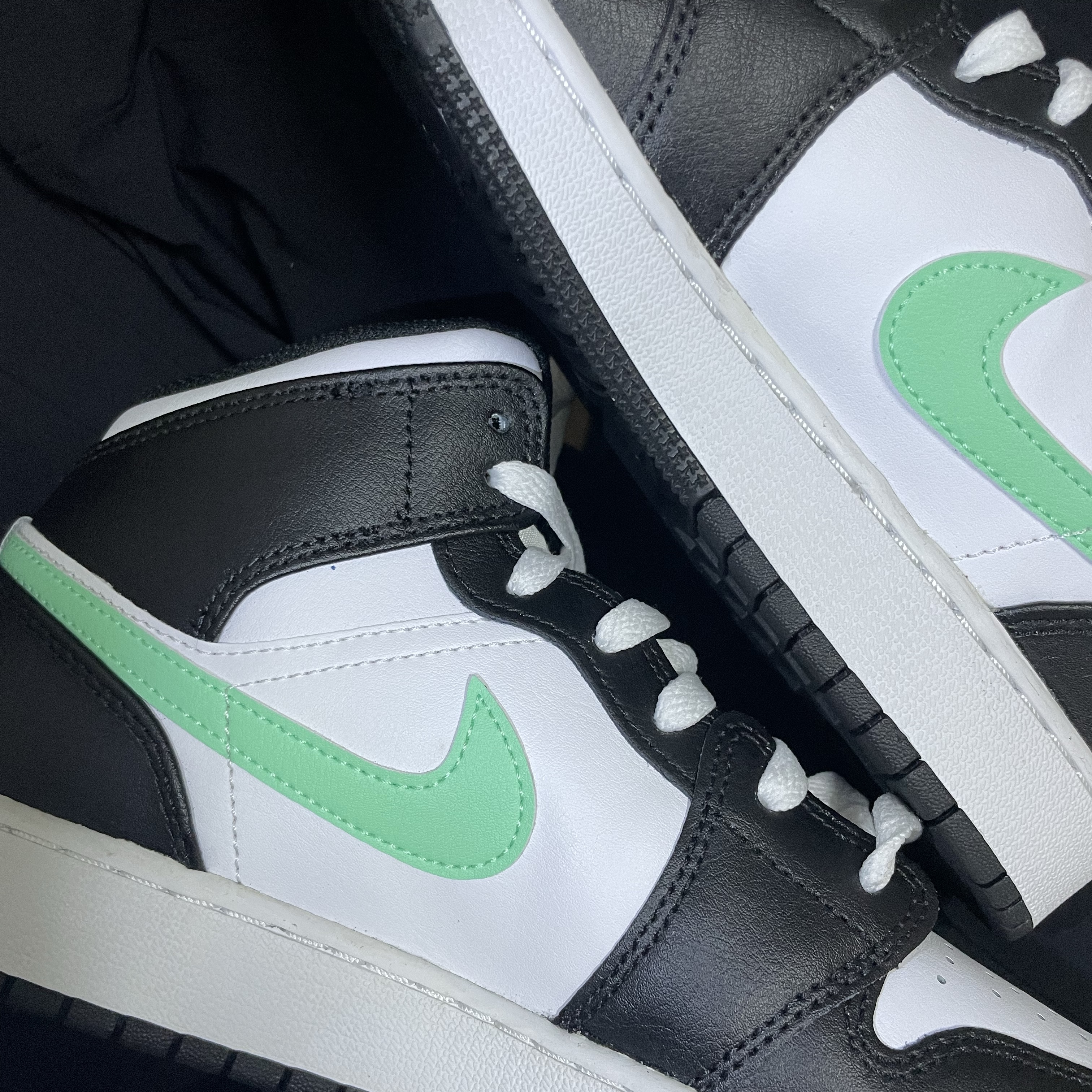 (GS) Jordan 1 Mid Green Glow 착용 스타일 - 1