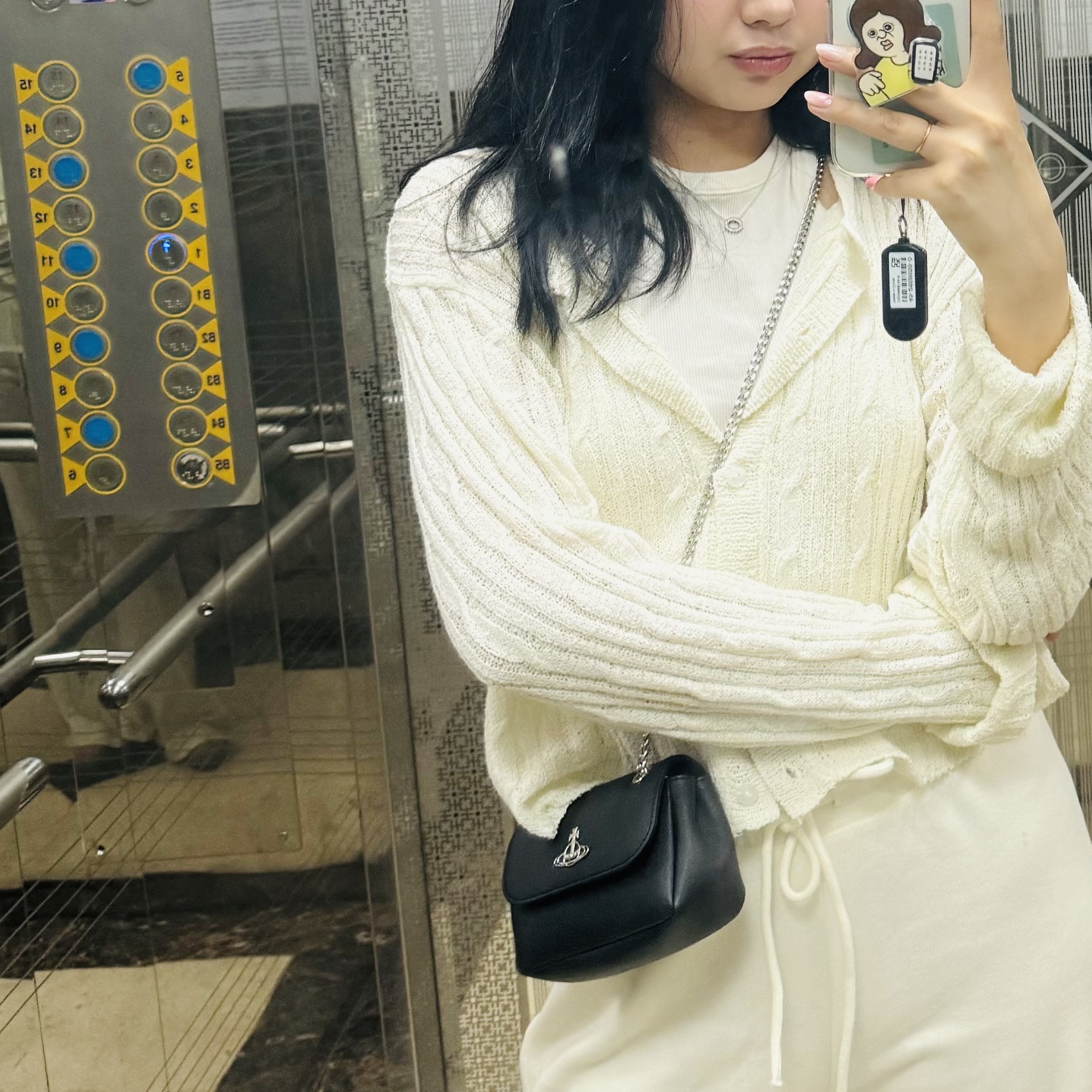 Vivienne Westwood Saffiano Biogreen Small Purse Cross Bag Black 착용 스타일
