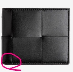 Bottega Veneta Bi-Fold Wallet Black 착용 스타일 - 1