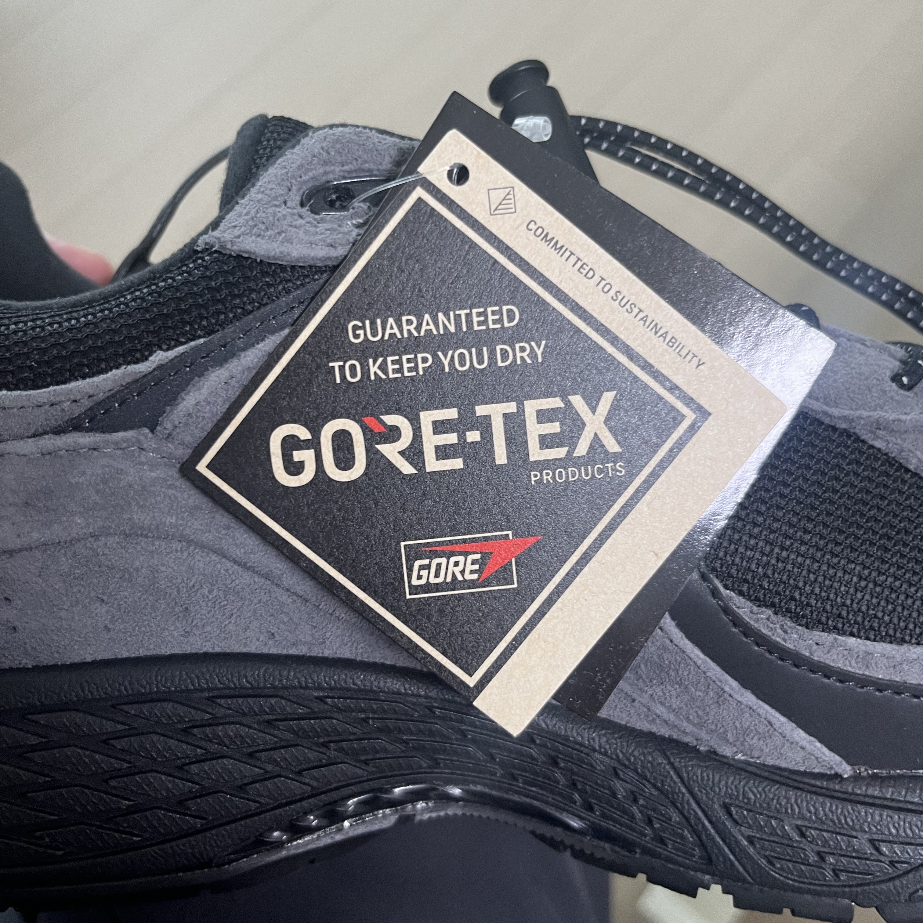 New Balance x JJJJound 2002R Gore-Tex Charcoal 착용 스타일 - 2