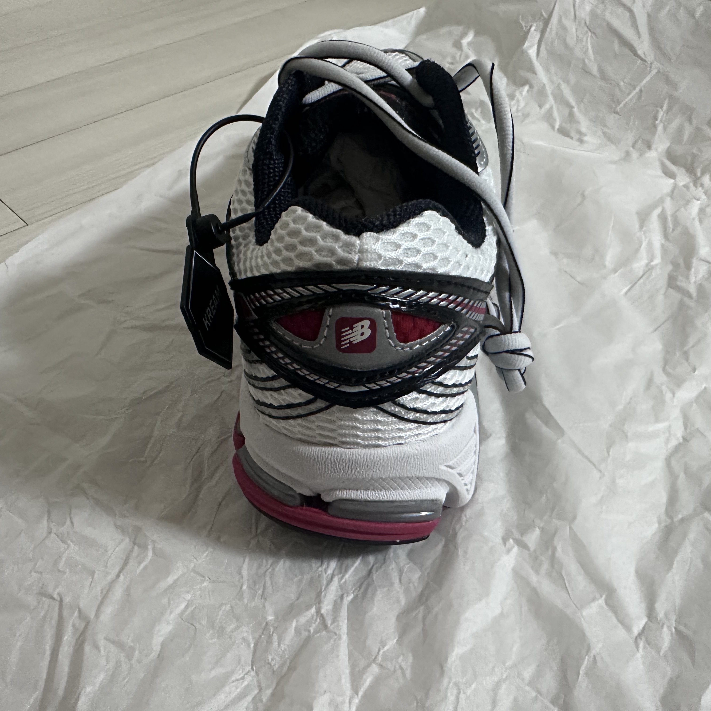 New Balance 860v2 White Red 착용 스타일 - 7