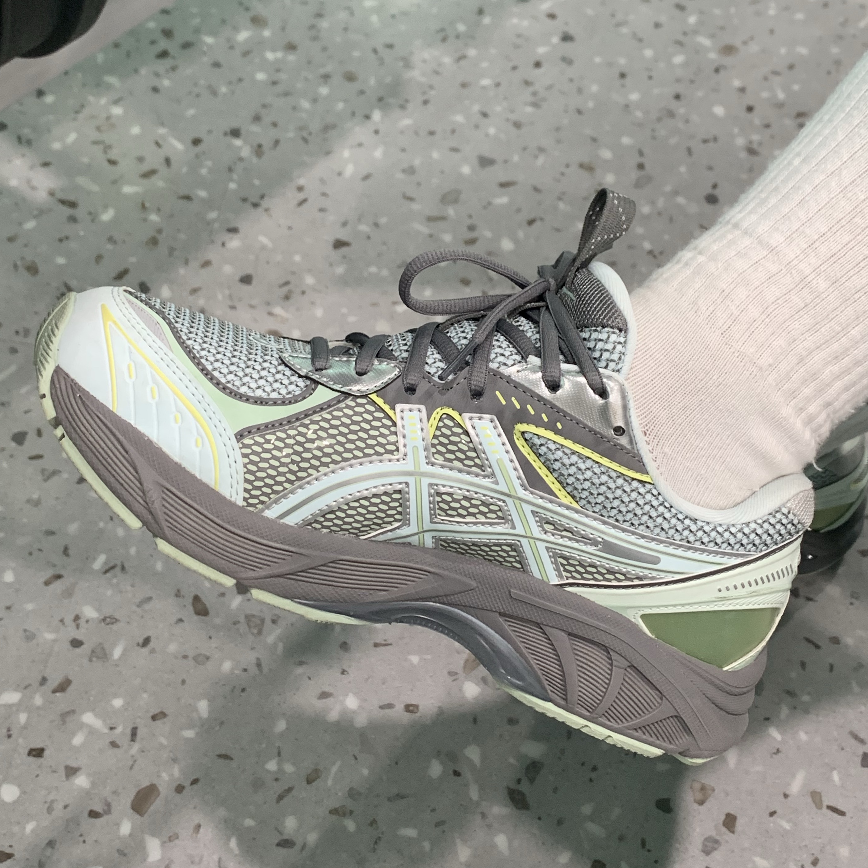 Asics UB6-S GT-2160 Arctic Blue Carbon 착용 스타일