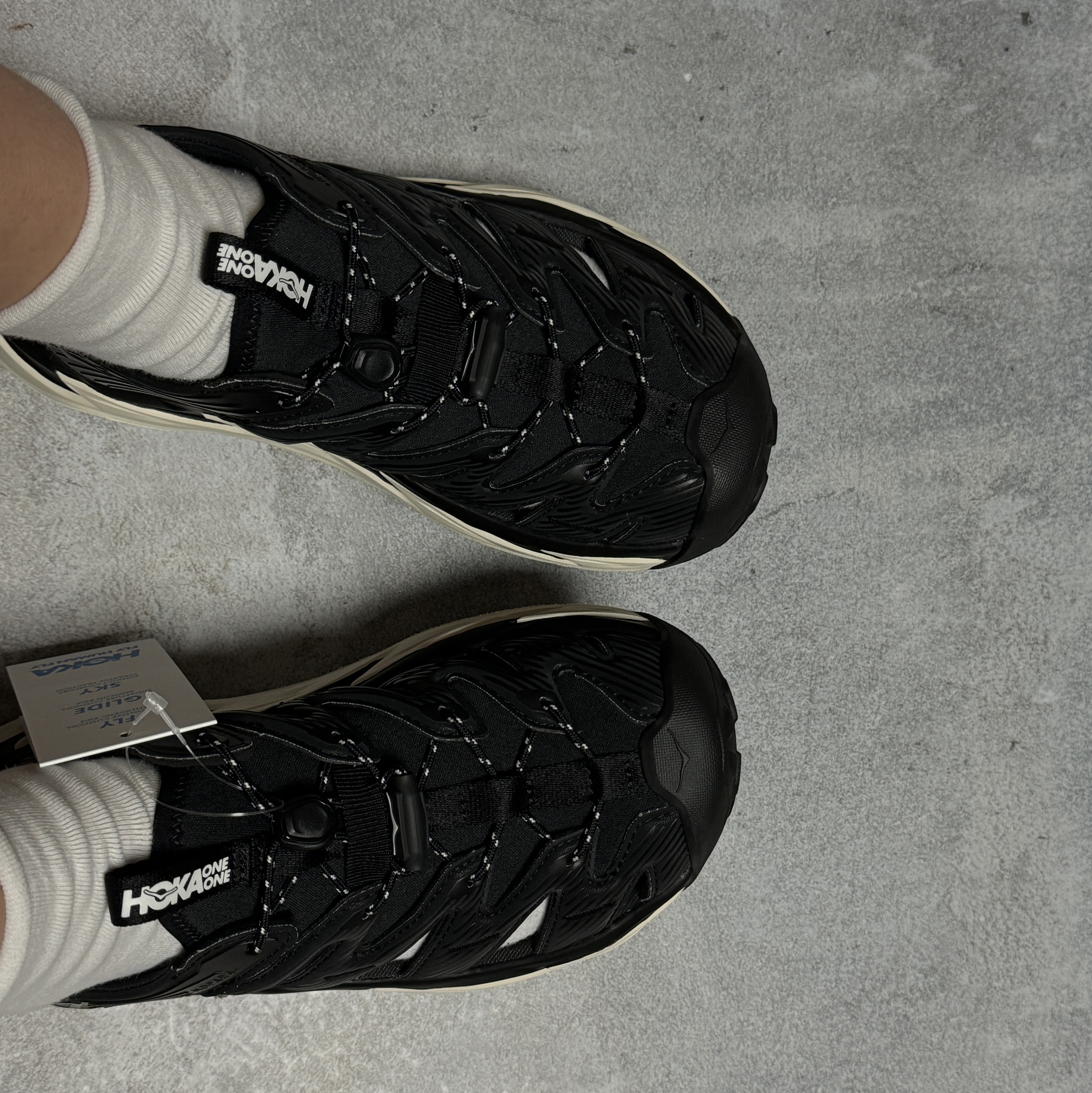 Hoka Hopara Black Alabaster 착용 스타일 - 2